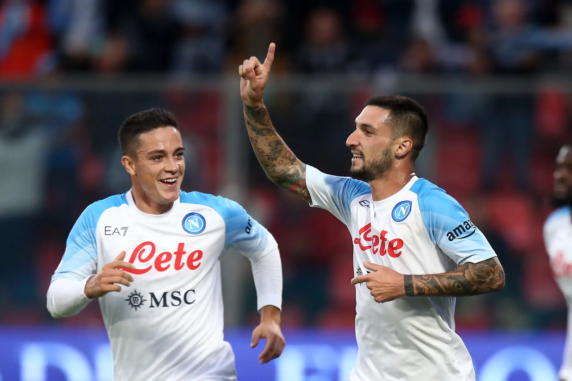 Napoli neemt in blessuretijd afstand van dapper Cremonese