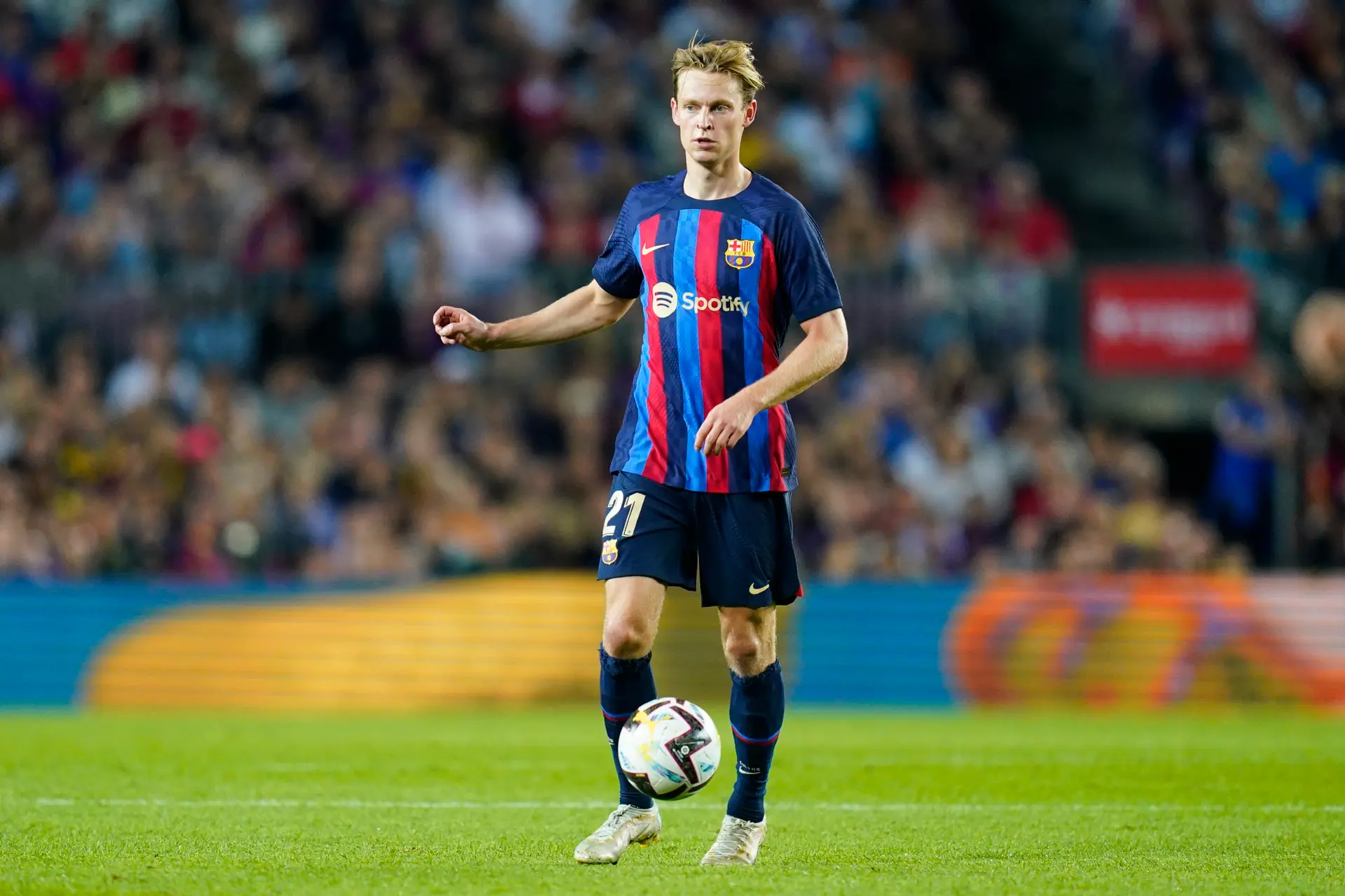 De Jong is hersteld van hamstringblessure; middenvelder hervat groepstraining
