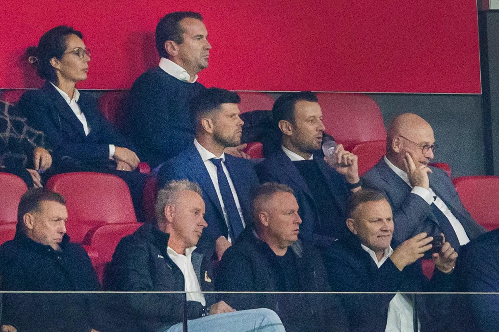 Ajax lijkt transfermarkt op te gaan: 'Nadruk ligt op de positie rechts voorin'