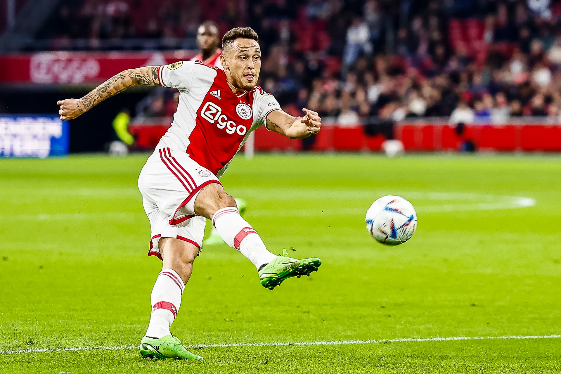 'Ajax en Sevilla nog altijd in onderhandeling over vervroegde terugkeer Ocampos'