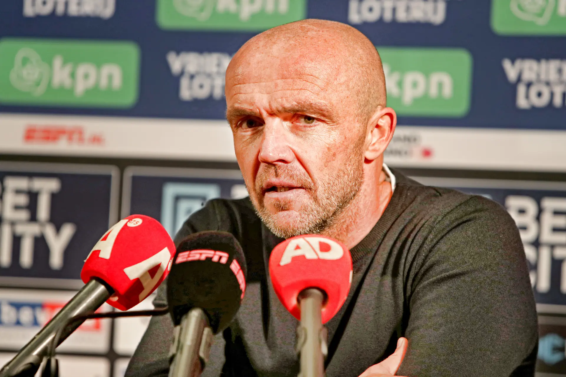 LIVE 20.00 uur | Persconferentie Schreuder en Bergwijn