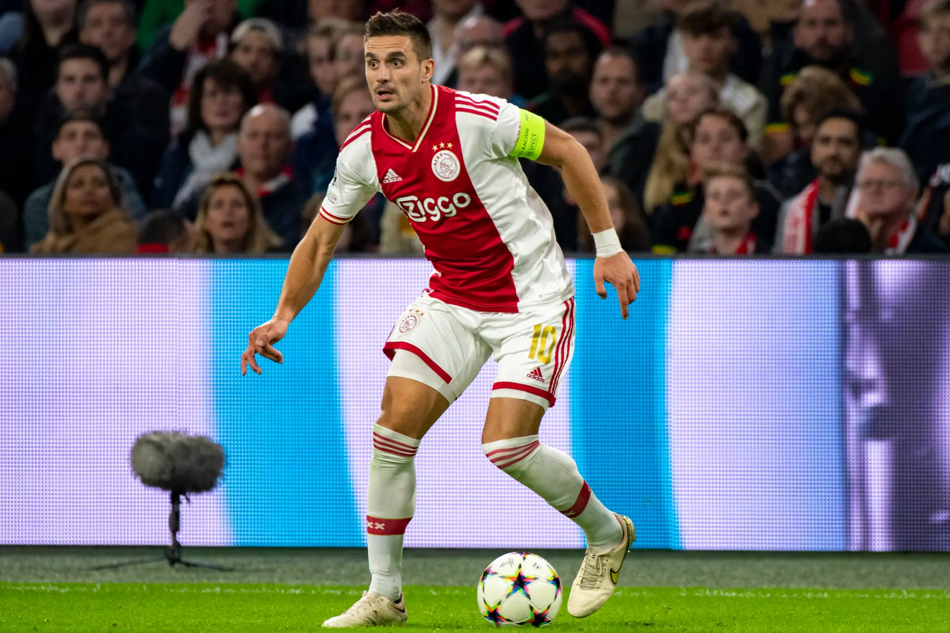 Schreuder koos voor flankwissel Tadić en Bergwijn: 'De trainer beslist'