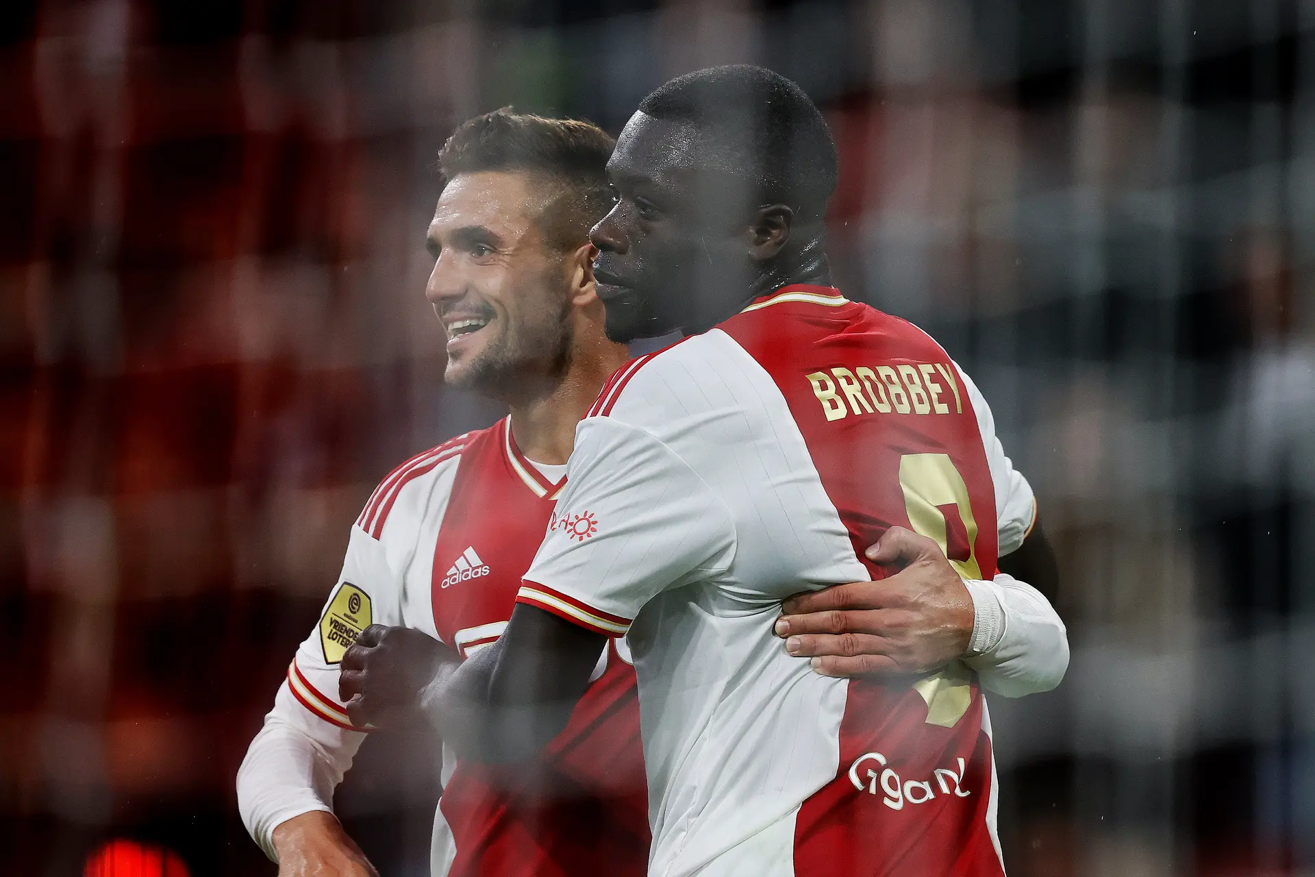 Brobbey uit bewondering voor Tadic: 'Heel vaak met hem gesproken'