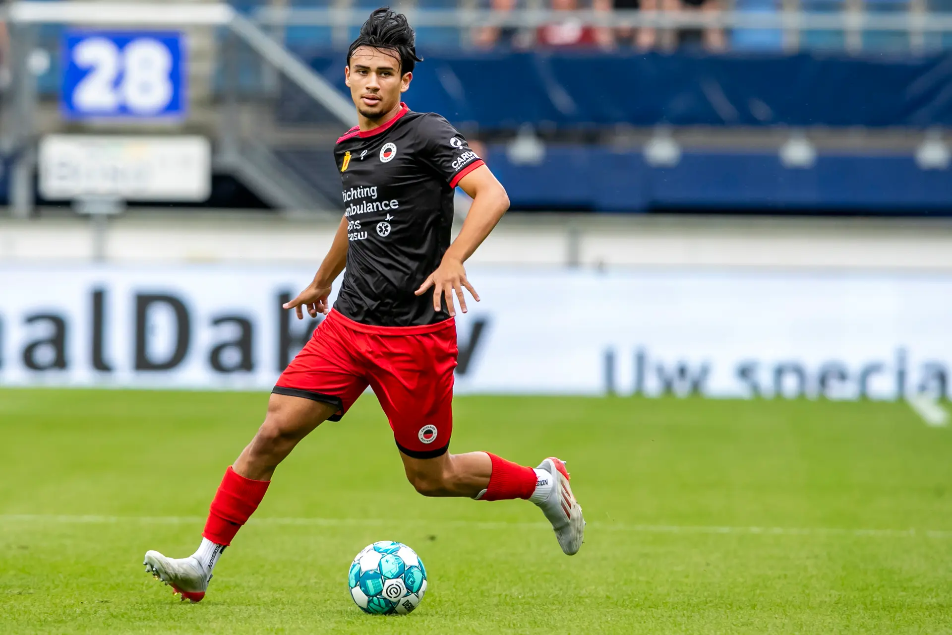 Tjoe-A-On kijkt uit naar treffen met Ajax: 'De bal blijft altijd rond'