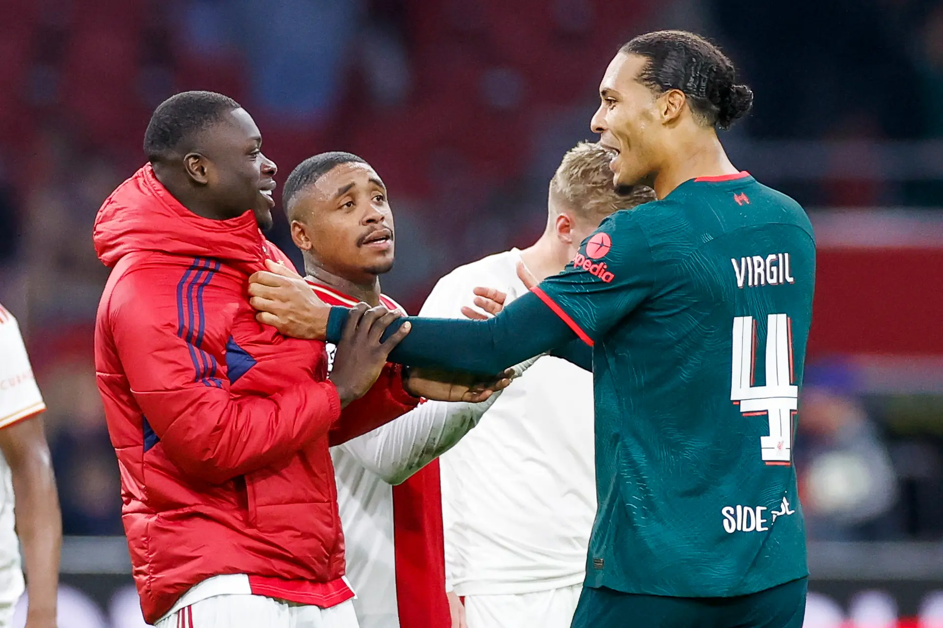Van Dijk looft Brobbey en Taylor: 'Brobbey heeft eigenlijk alles'