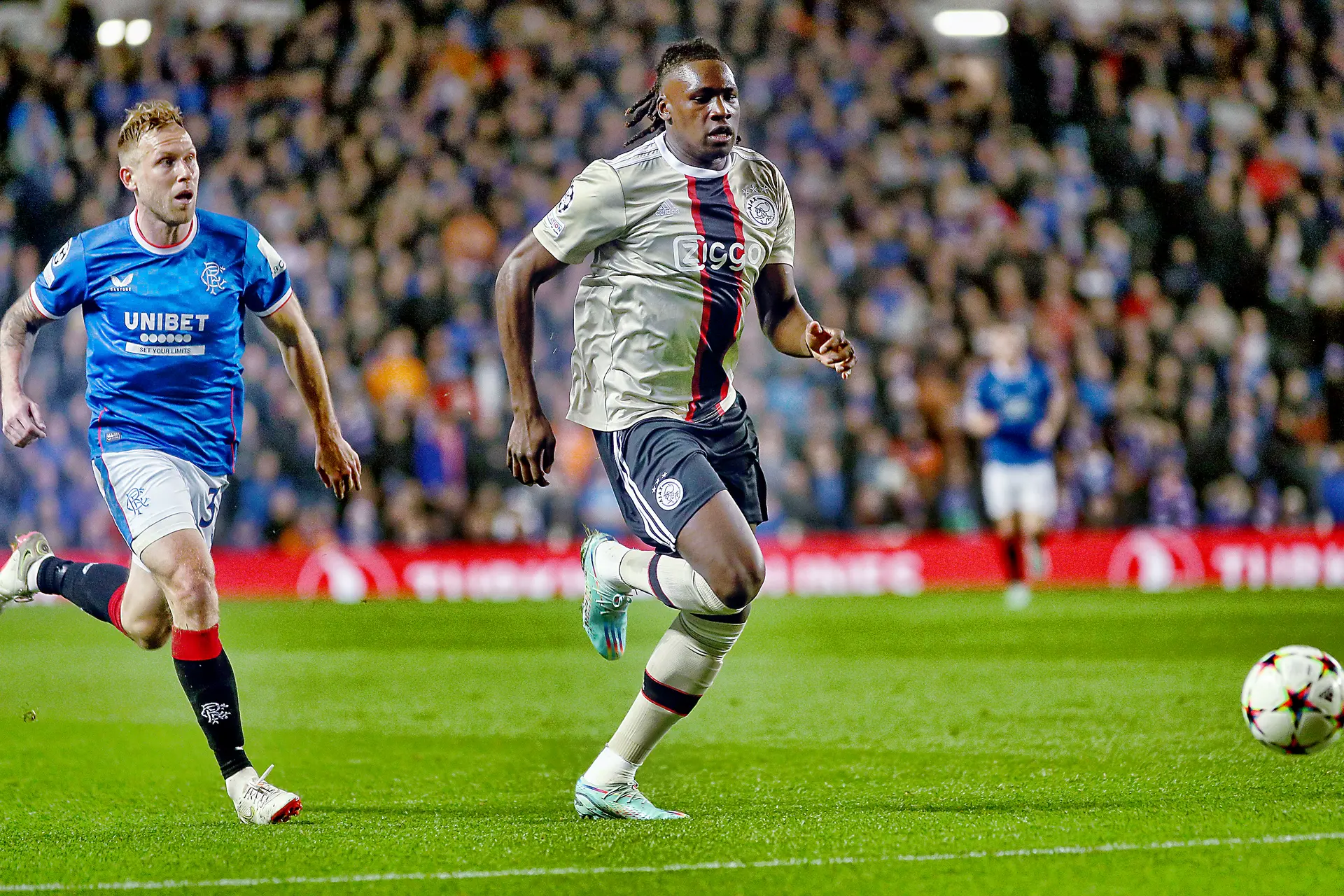 Bassey voelt lichte teleurstelling: 'We wilden doorgaan in de Champions League'