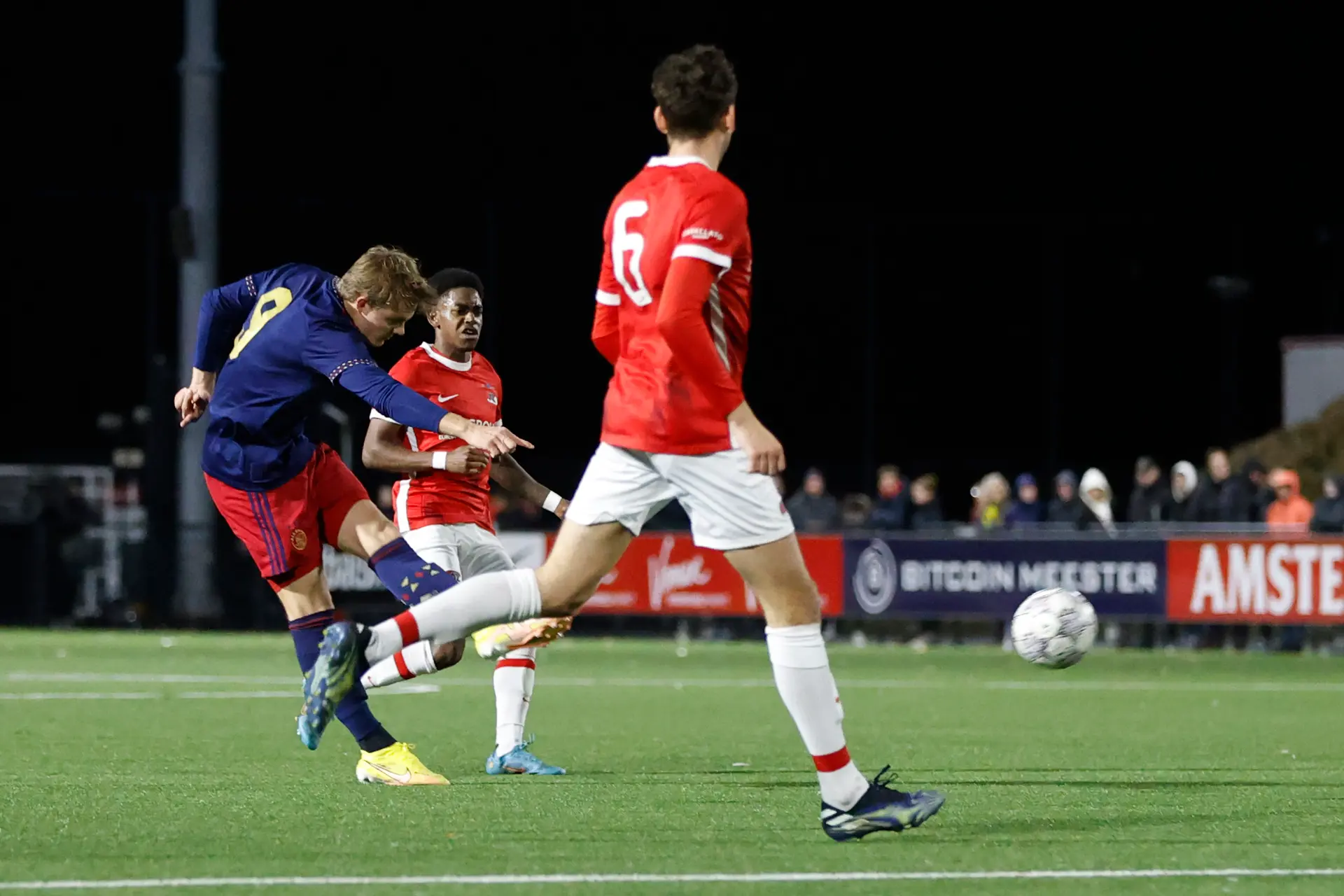 Jong Ajax weet voorsprong opnieuw niet vast te houden en speelt gelijk bij Jong AZ