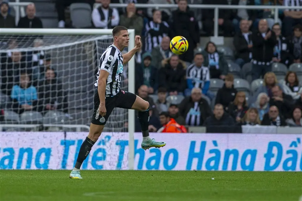 Buitenland: Botman stelt Champions League-voetbal met Newcastle United veilig na remise