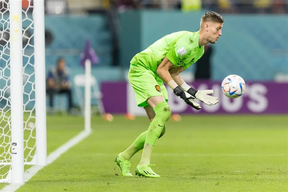 Noppert gezien als mogelijke optie voor Ajax: 'Belangrijk om op hoog niveau te blijven keepen'