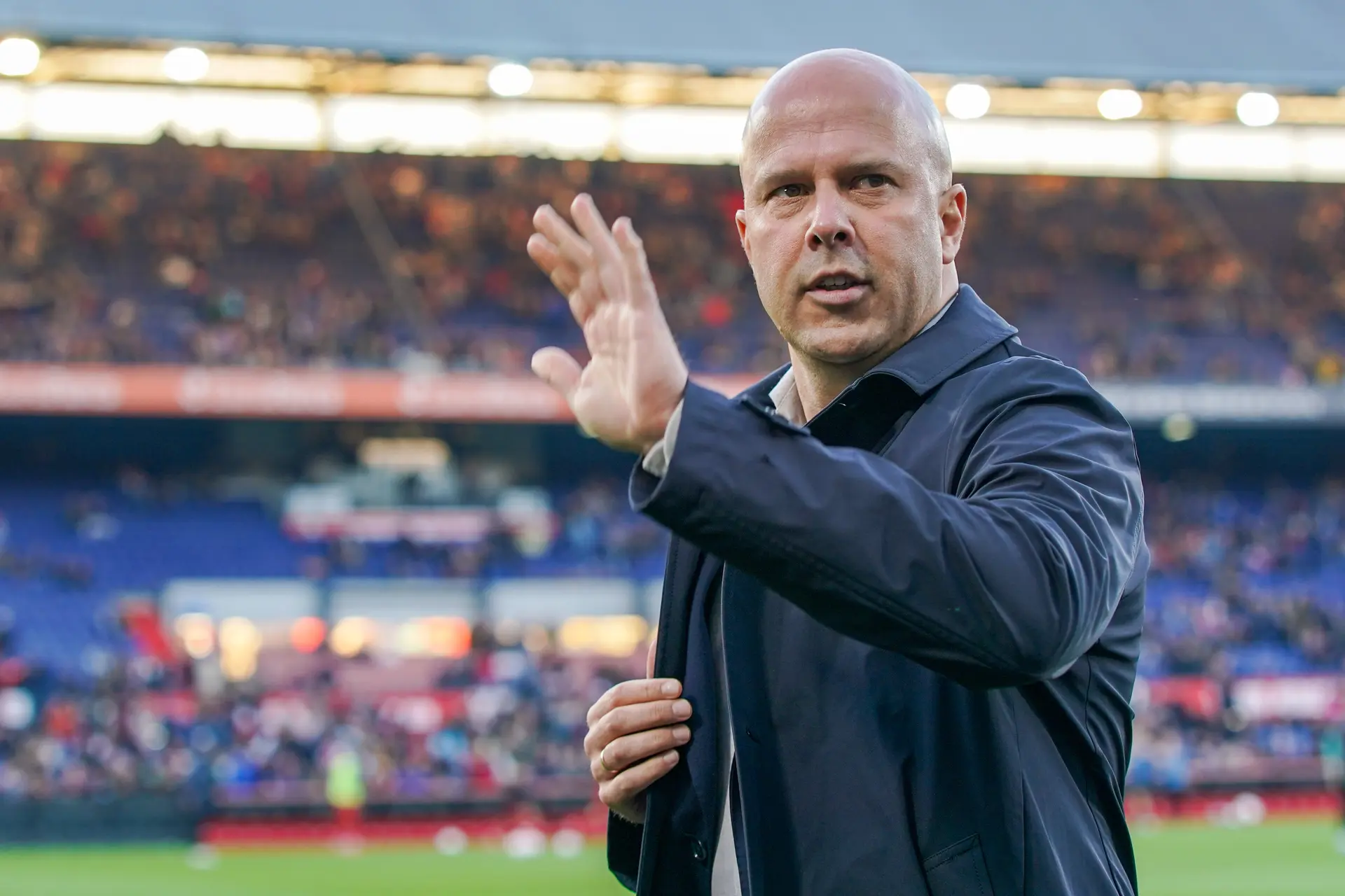 Ajax hoeft zich niet bij Feyenoord te melden voor Slot: 'Nee, zeker niet'