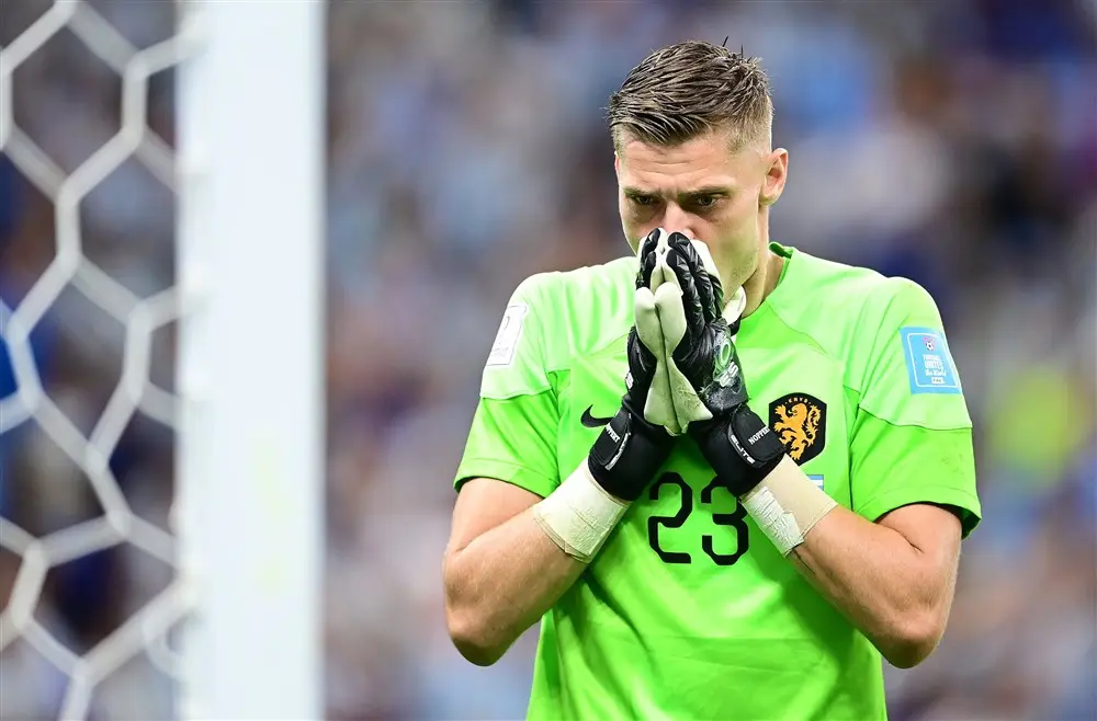 Noppert maakt indruk: 'Ergens is de match met Ajax wel logisch'