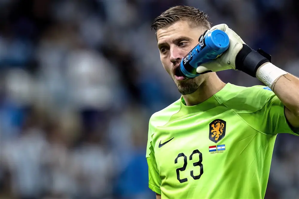 Lodeweges ziet Noppert schitteren bij Oranje: 'Dan ben je ook goed genoeg voor Ajax'