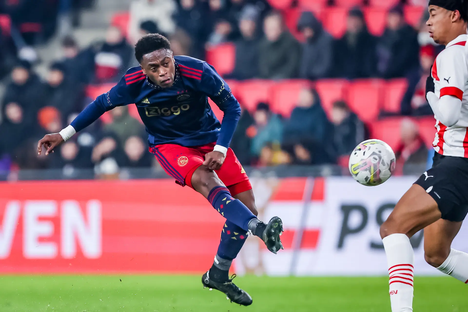 Jong Ajax pakt door bizar cornermoment slechts een punt bij Jong PSV