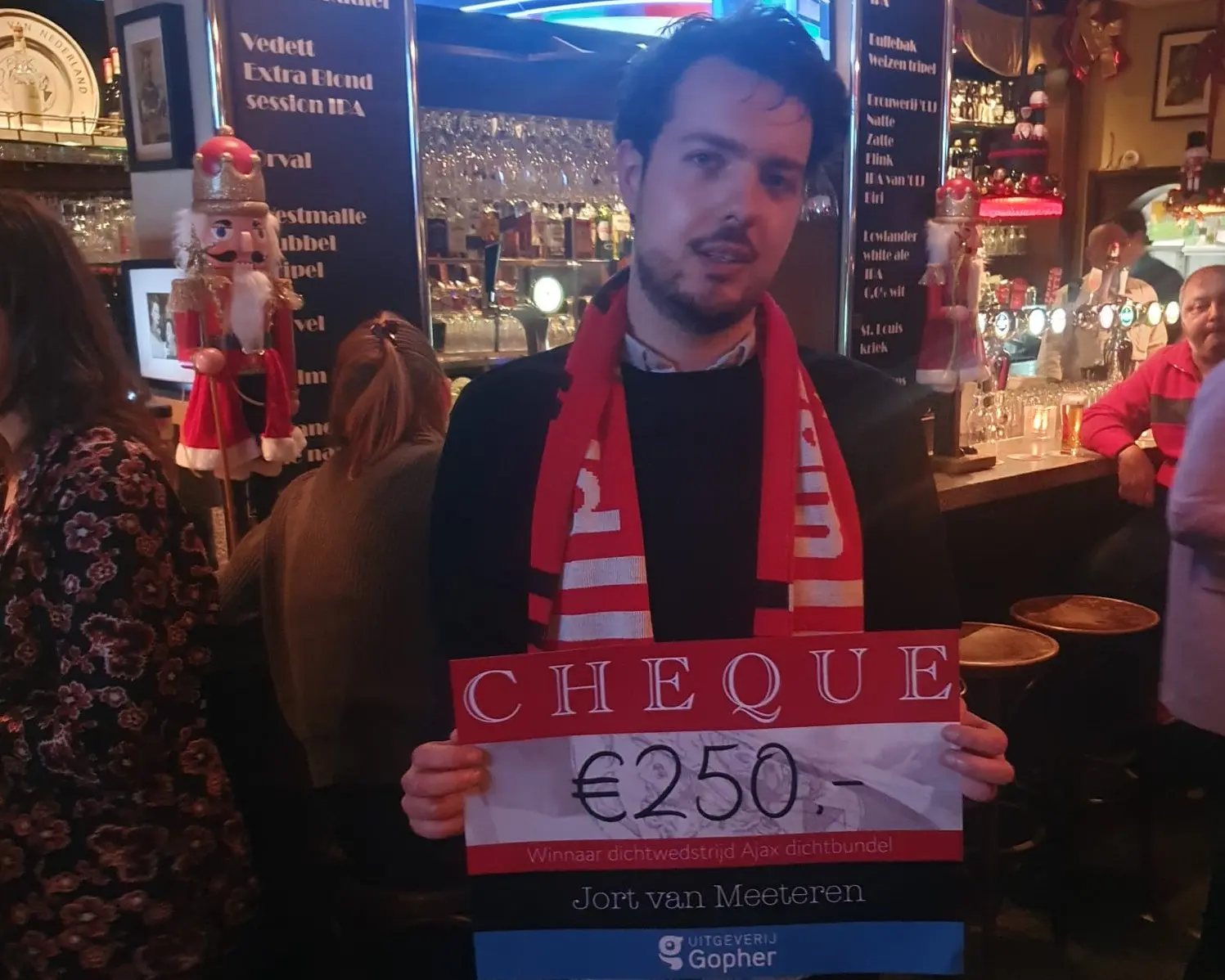 Ajax en poëzie zorgen voor verbinding: 'Ode aan de vergeten spelers'
