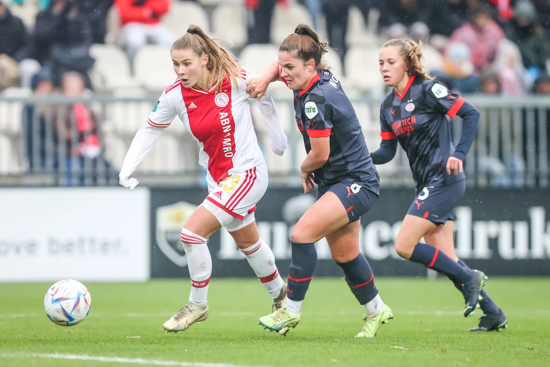 Pelova: 'Eerste reactie was om niet te gaan, omdat ik "mijn" club Ajax niet wilde verlaten'