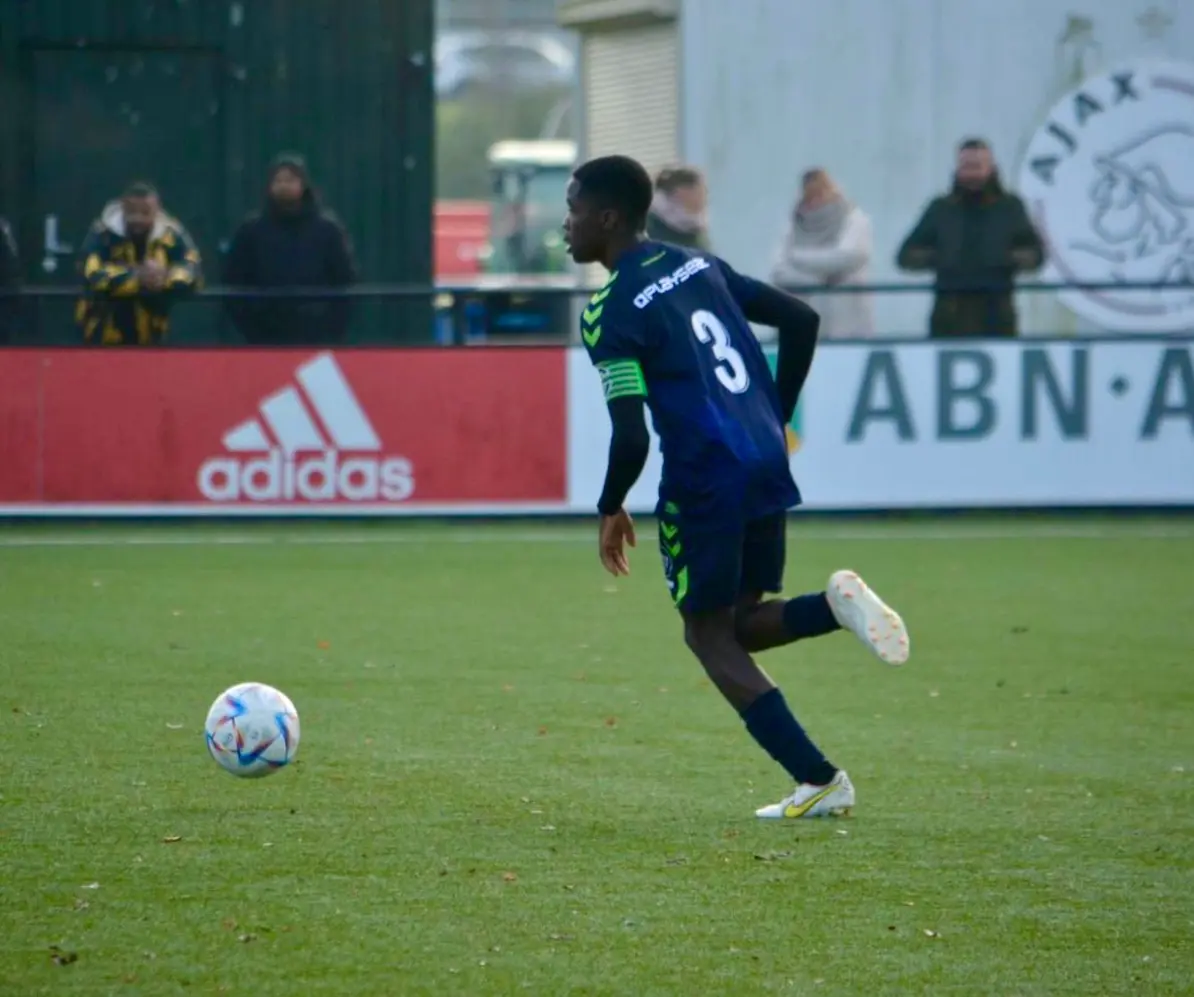 Ajax haalt De Graafschap-talent Veenbergen (13): ‘Ik heb dezelfde speelstijl als De Ligt’