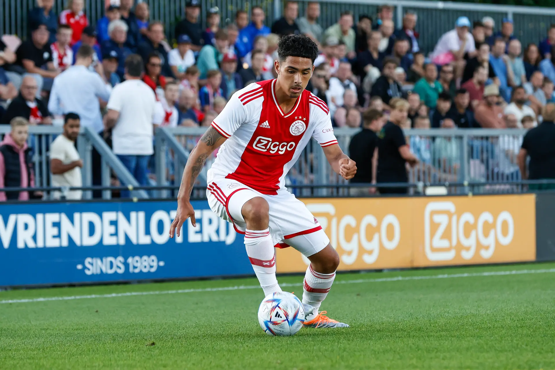 Gooijer na debuut in Ajax 1: 'Hoop juist dat ik wedstrijden bij Jong mag spelen'