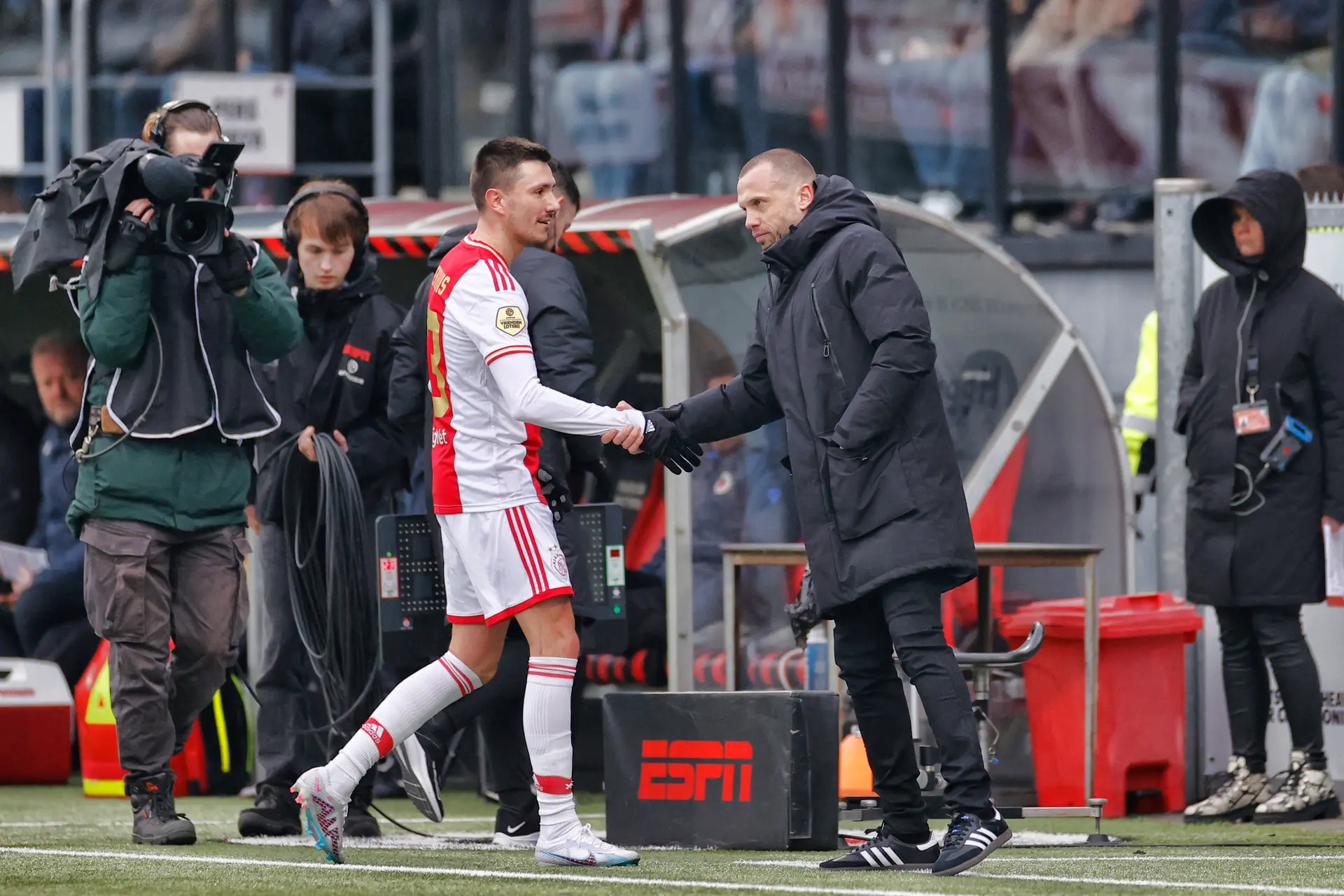 Heitinga blij met kans als interim-trainer: 'Daar hoef je niet over na te denken'