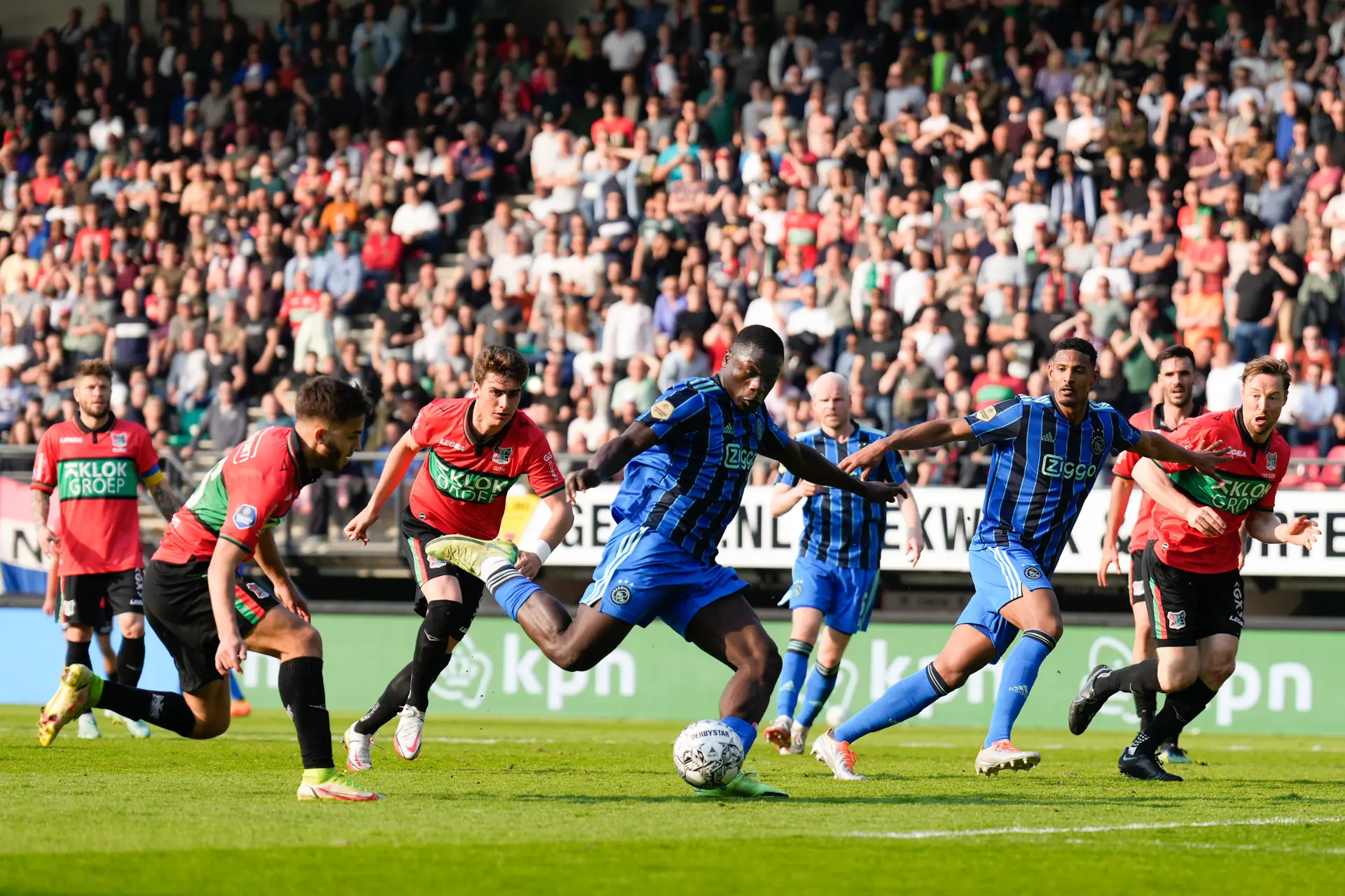 LIVE 14.30 uur | NEC - Ajax