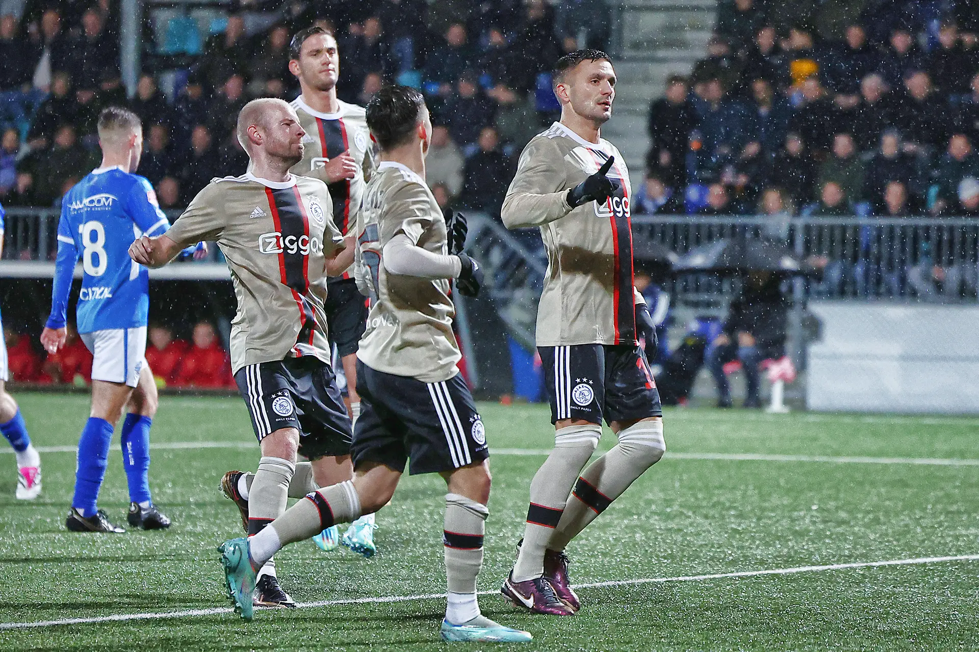 Matig Ajax pakt eerste overwinning in 2023 en plaatst zich voor achtste finales KNVB Beker