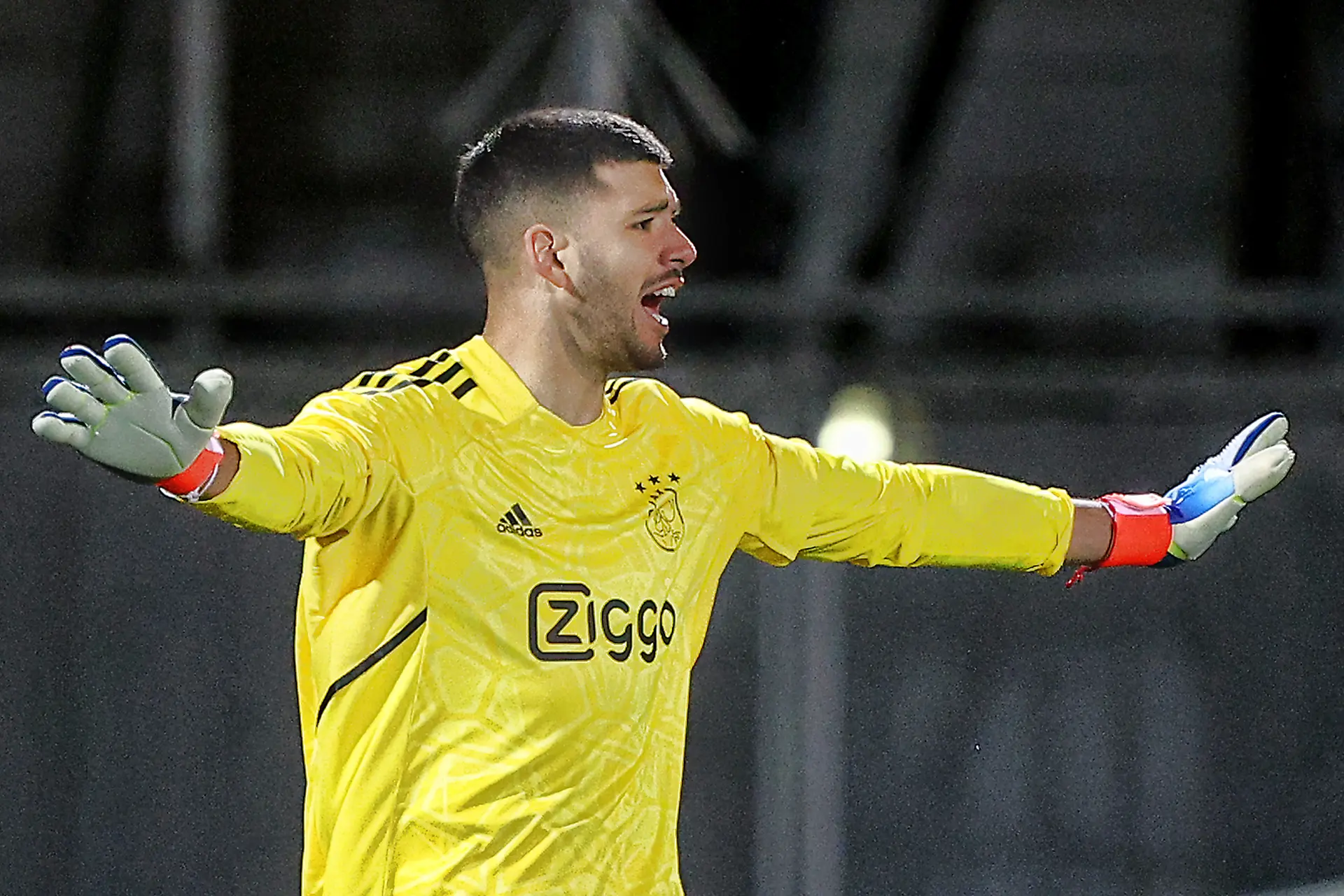 Rulli na debuut voor Ajax: 'Ben erg blij om hier te zijn'