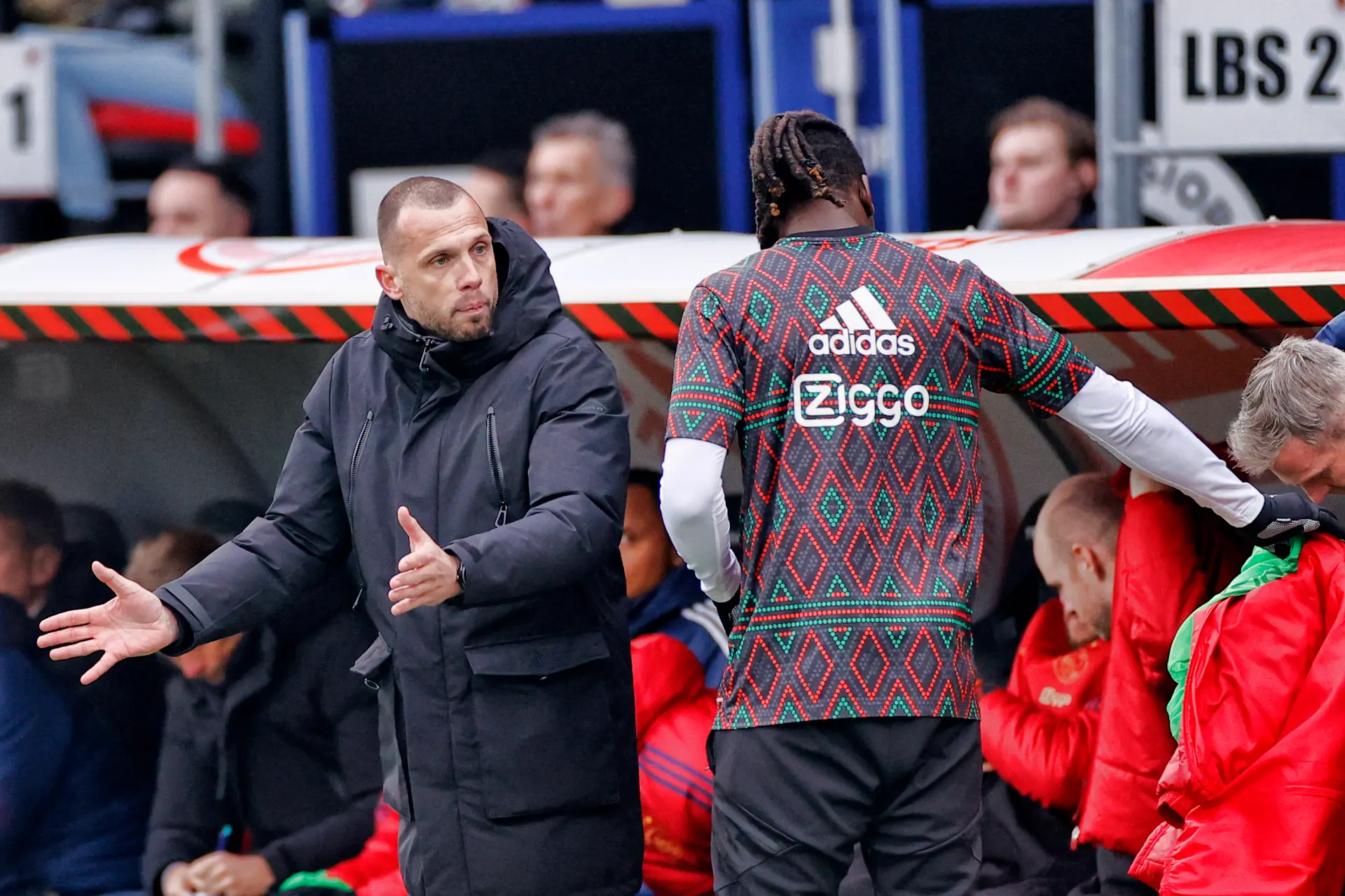 Heitinga sprak nog niet met Bassey over reserverol: 'Ik zal morgen met hem praten'