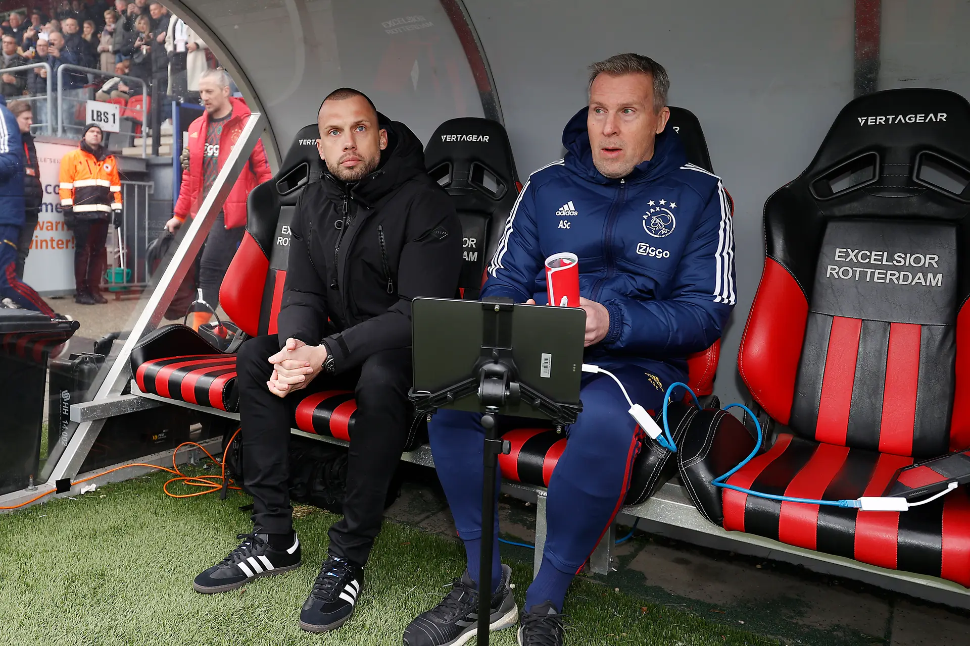 De Mos heeft vertrouwen: 'Als ze bij Ajax slim zijn, gaan ze door met Heitinga'