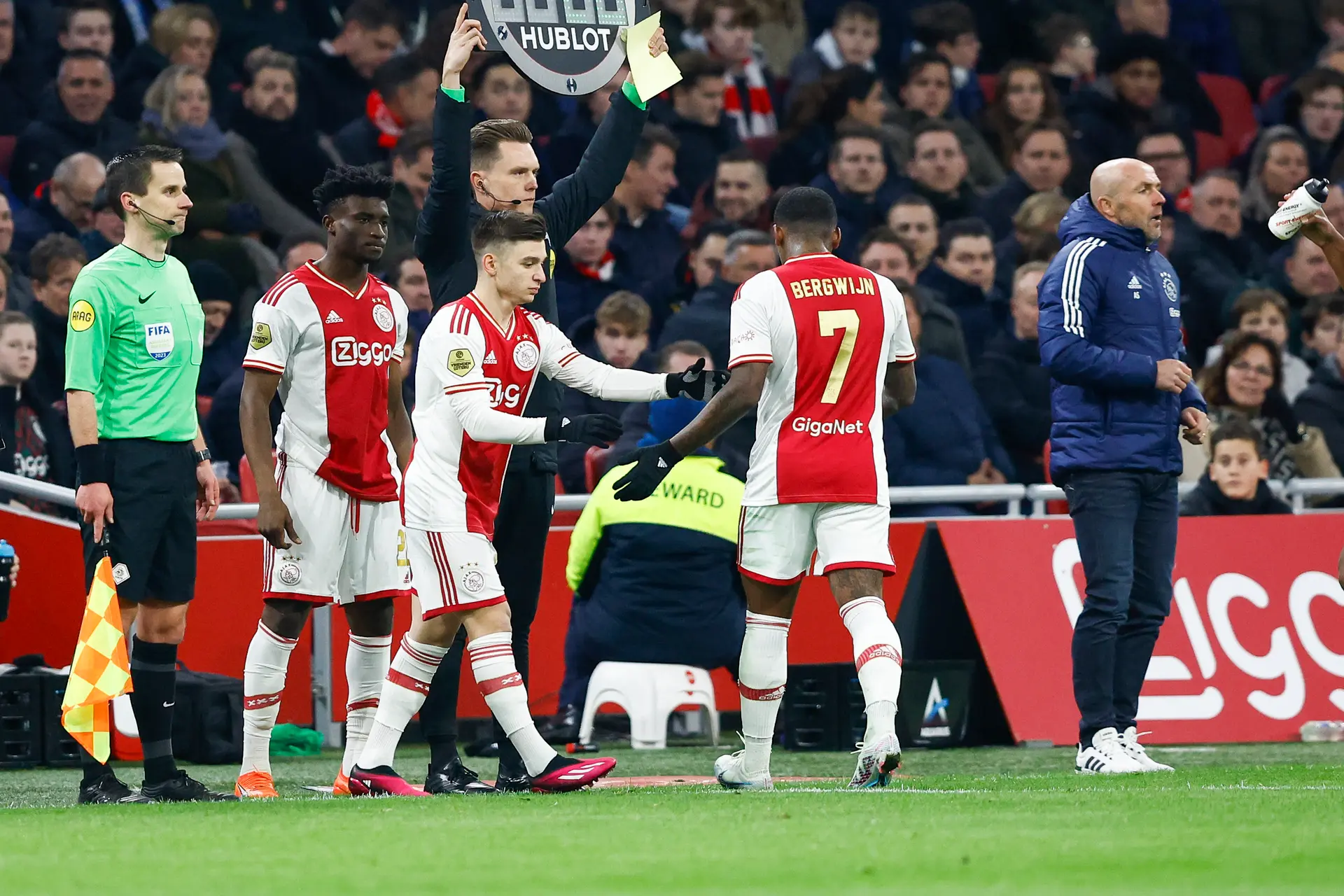 Perez zag woedende Bergwijn na wissel: 'Je kunt dan ook meedenken met een trainer'
