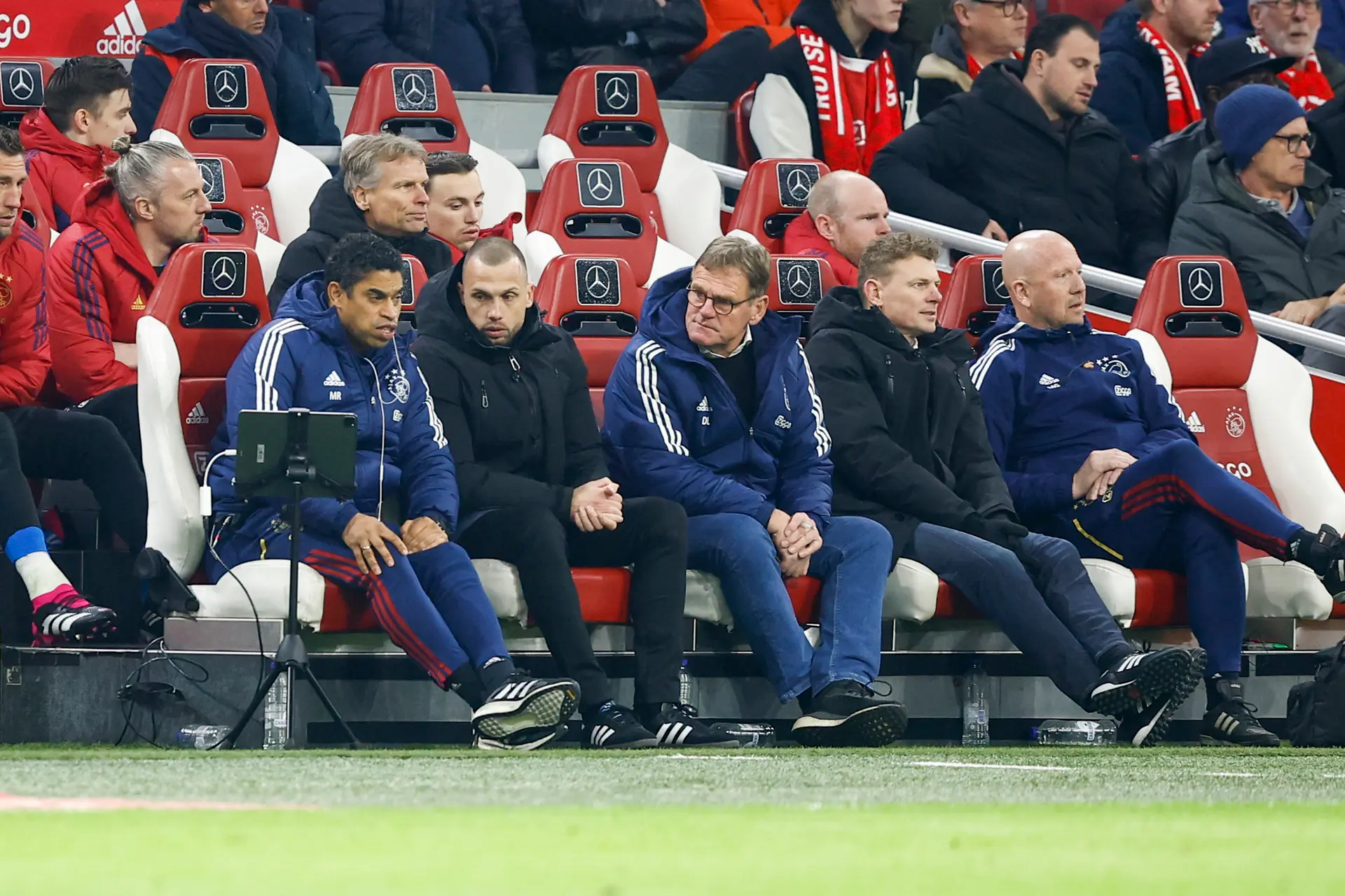 Kranten: 'Problemen die Ajax al een jaar parten spelen, zijn nog niet constructief opgelost'