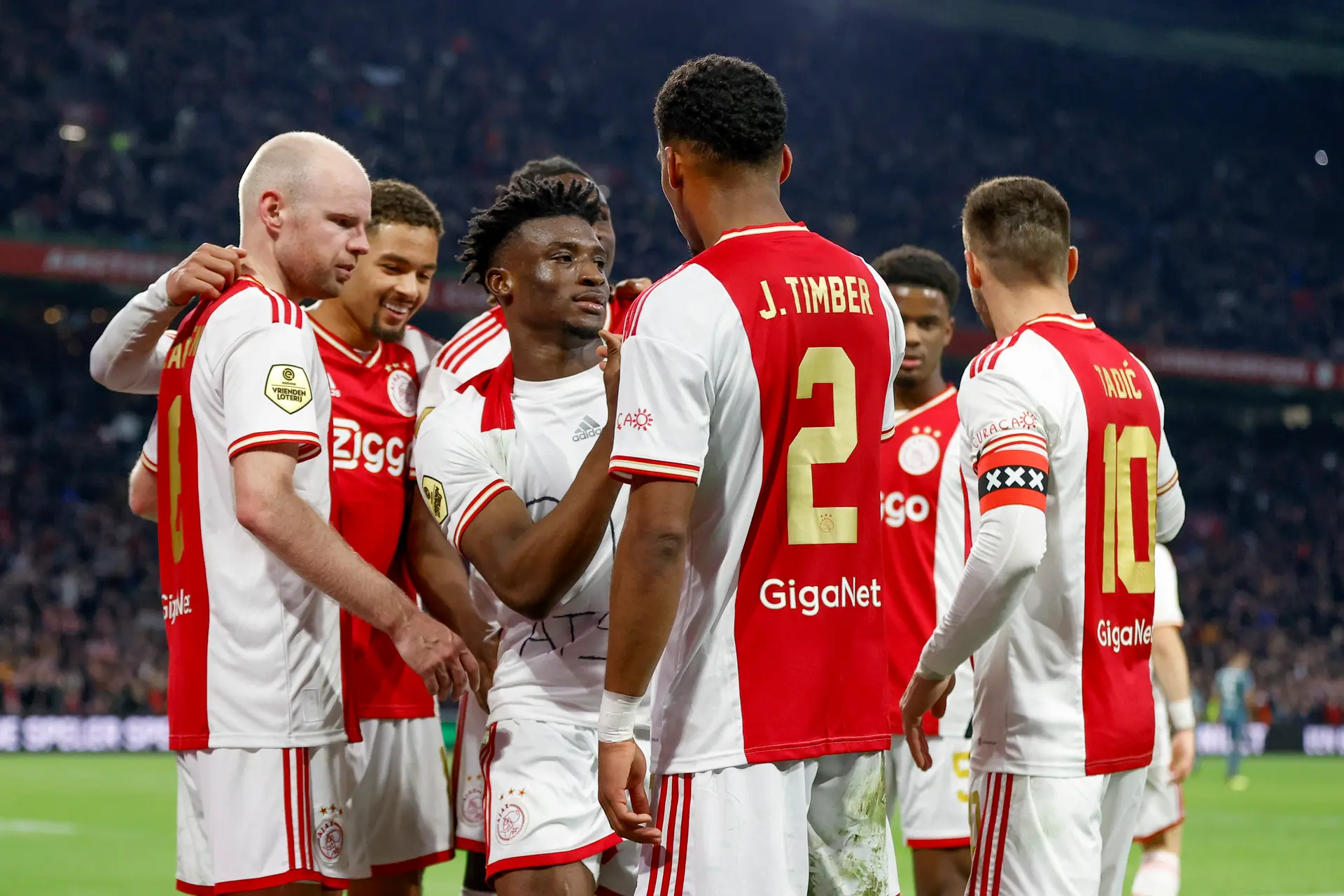 Mossou ziet 'Amsterdamse branie' bij Ajax: 'Het is bovenal een slim afweermechanisme'