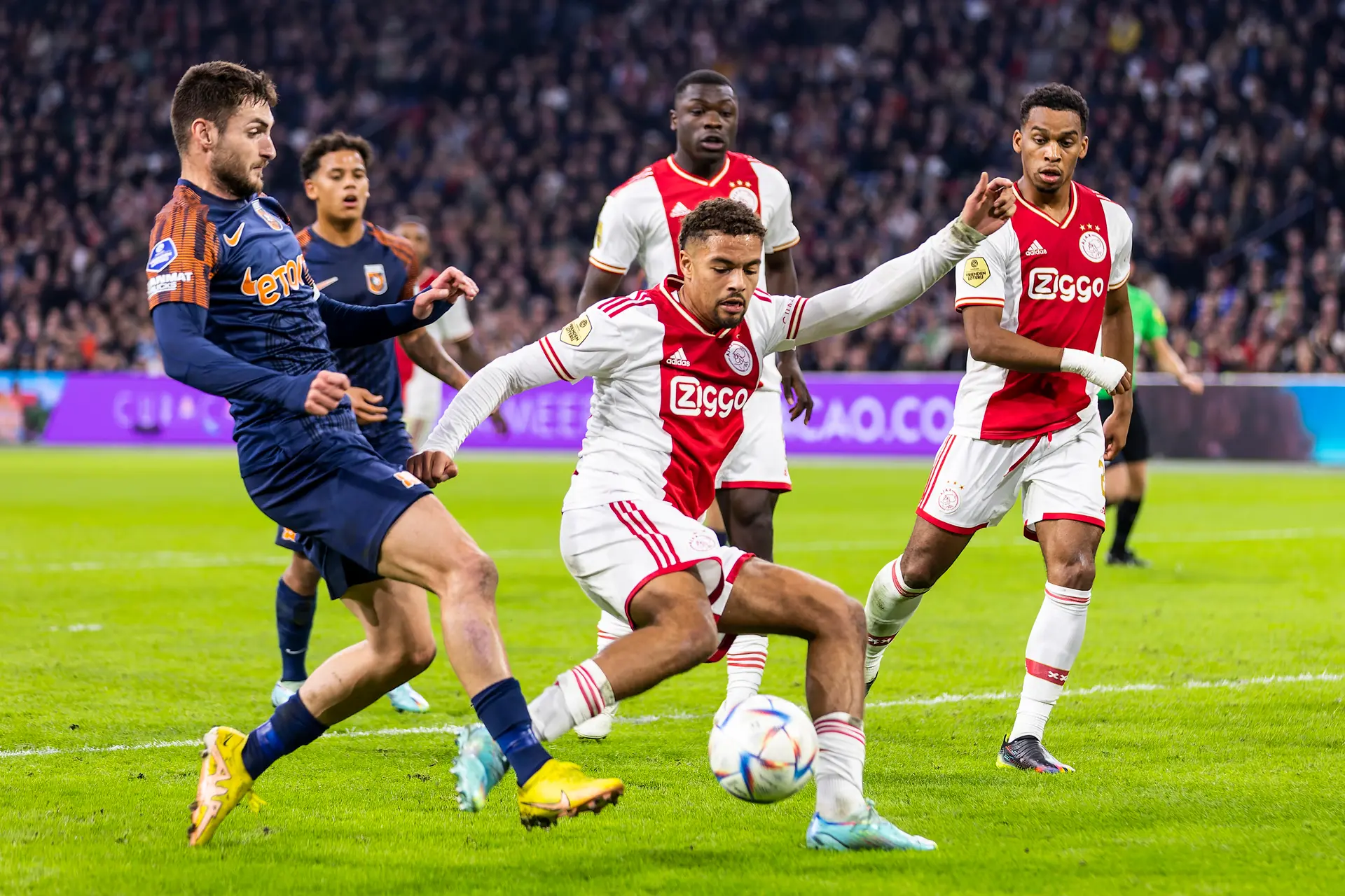 LIVE 14.30 uur | Vitesse - Ajax (0-0)