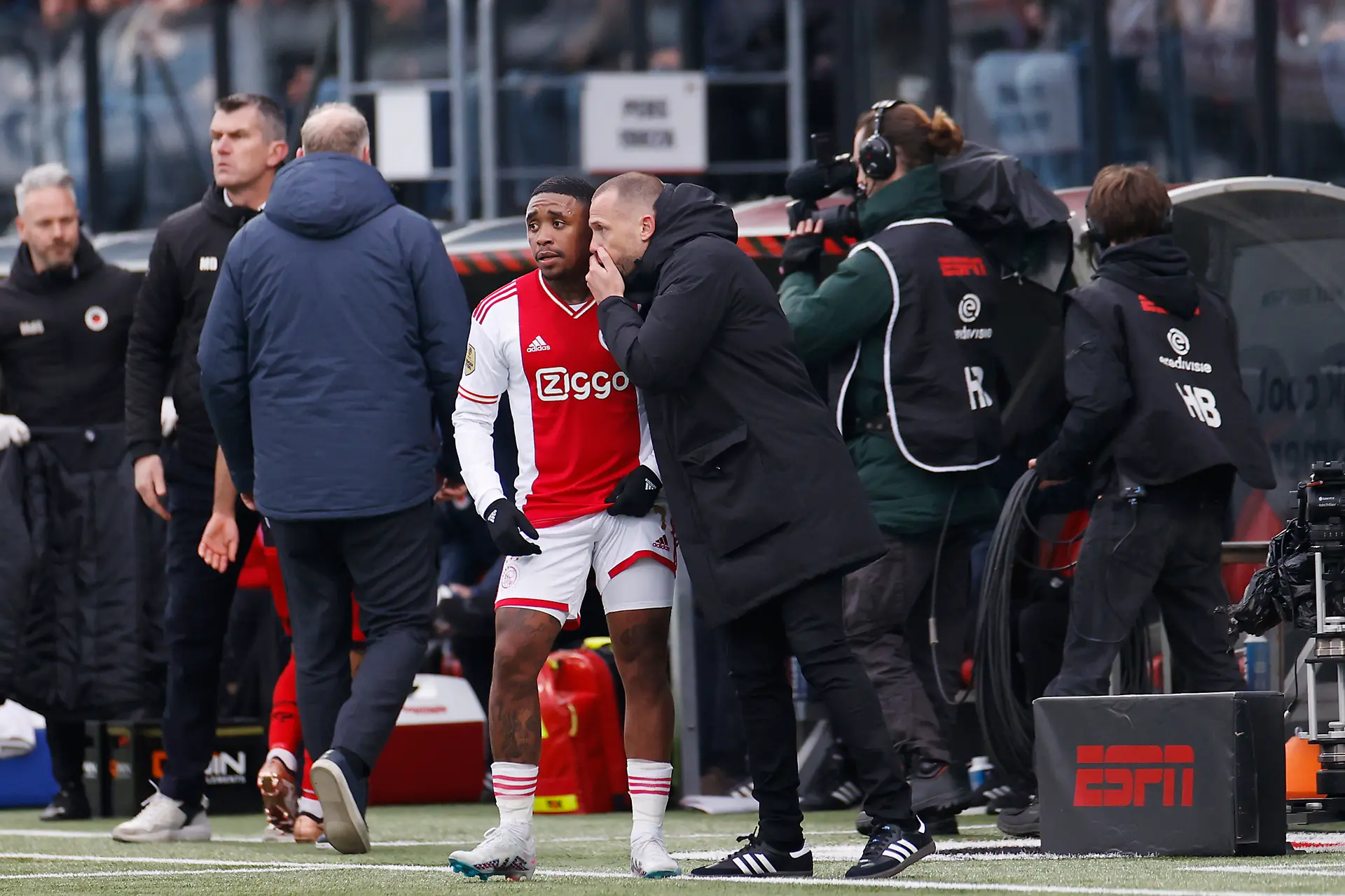 Bergwijn neemt het op voor Heitinga: 'Denk dat we beter met hem door hadden kunnen gaan'