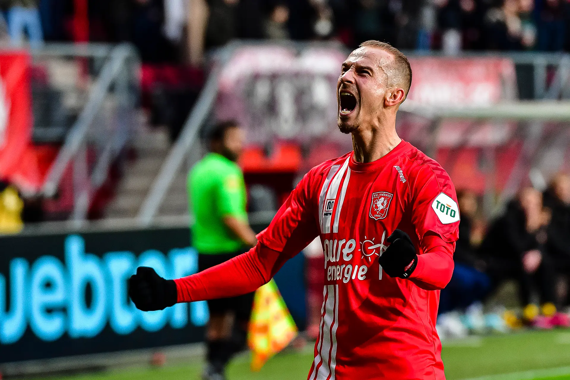 FC Twente wint eenvoudig van FC Volendam, Feyenoord zegeviert nipt in Friesland