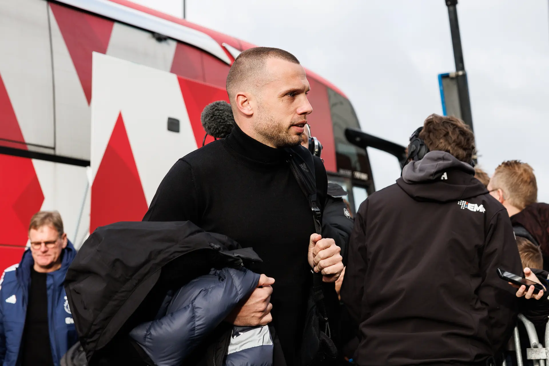heitinga cam aja bus 2223