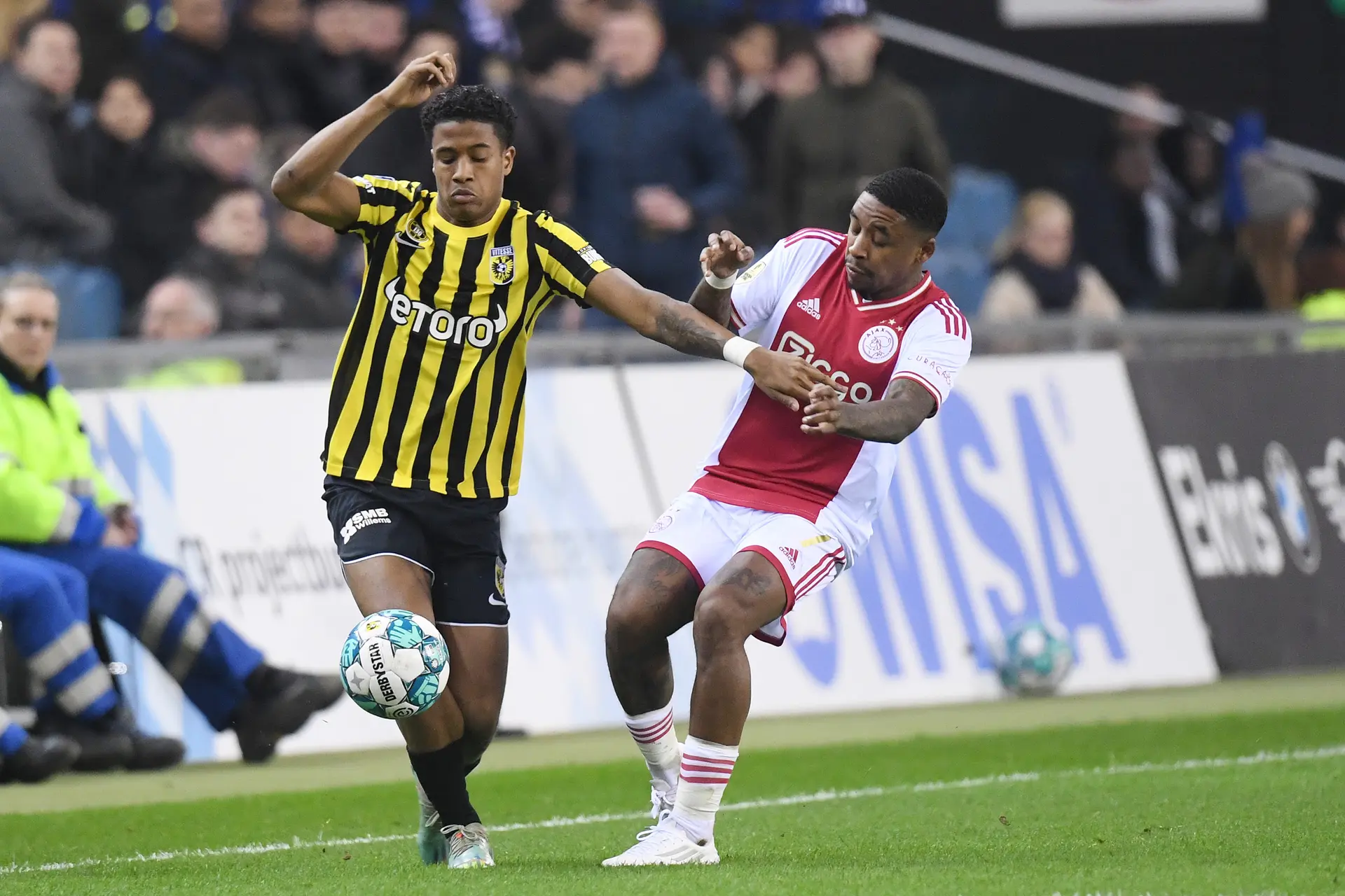 Vitesse met interim-trainer Sturing tegen Ajax
