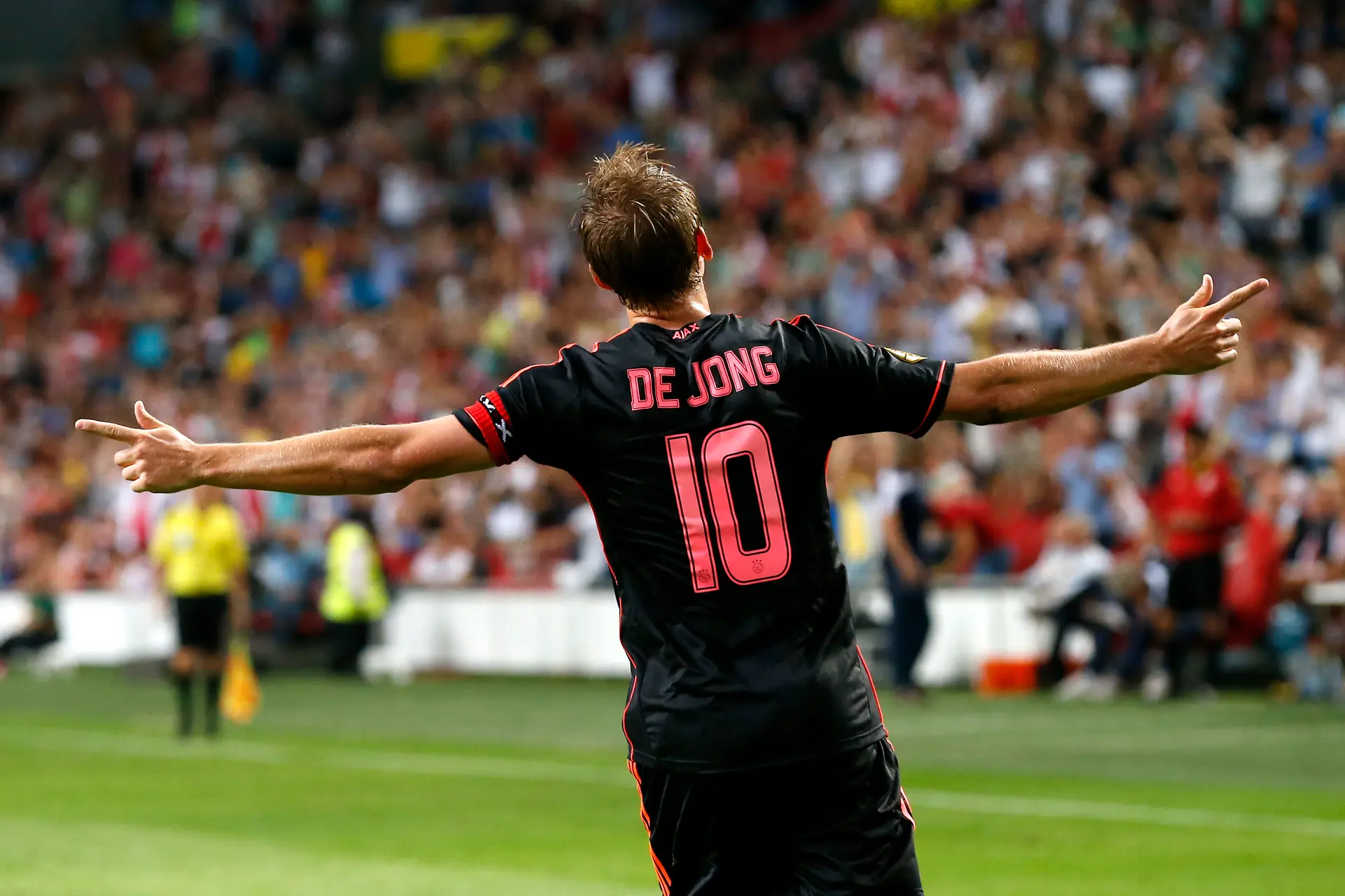 De Jong over spelen tegen PSV: 'Daarvan onthoud je misschien wel meer dan van andere wedstrijden'