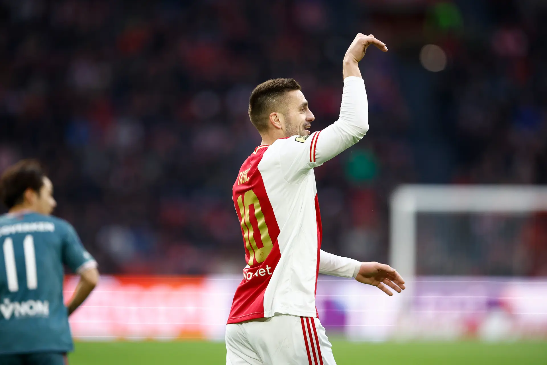 Tadić officieel aangekondigd als nieuwste aanwinst van Fenerbahçe
