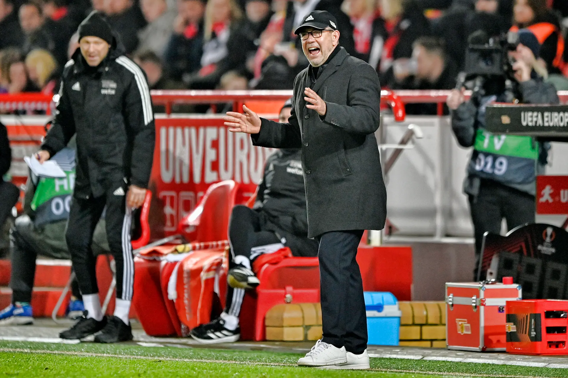 Fischer wil eerlijk zijn: 'We hebben wel geluk gehad tegen Ajax'