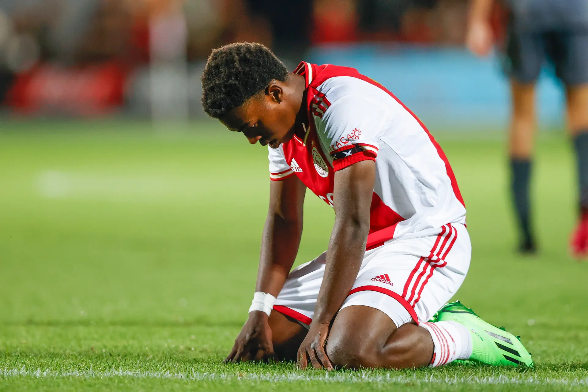 'Ajax biedt Van Axel Dongen nieuw contract aan; gat tussen club en speler'