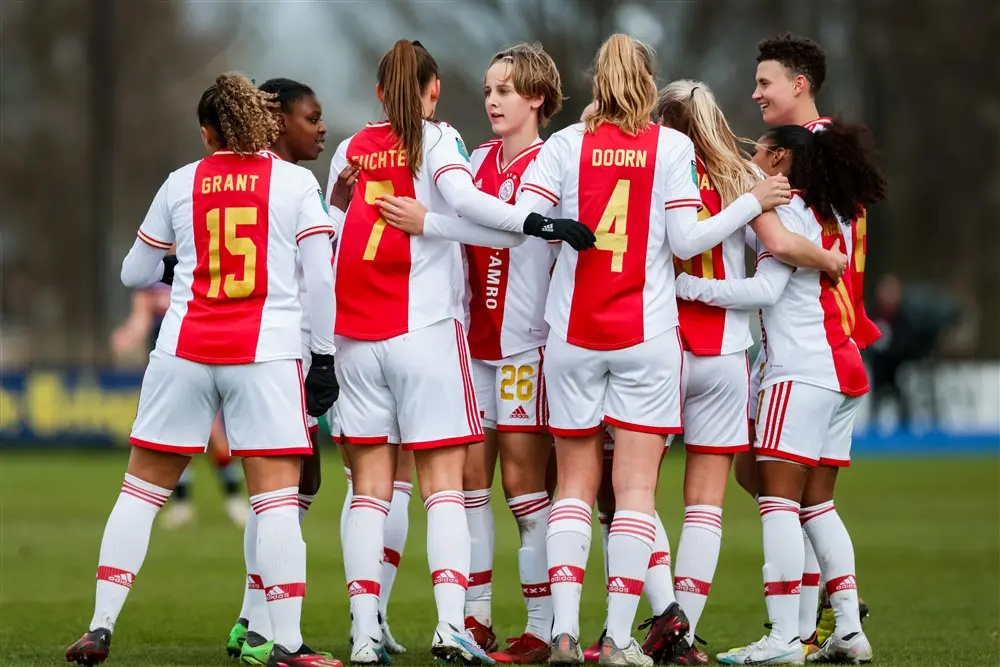 Ajax Vrouwen scoren liefst vijf keer in overwinning op VV Alkmaar
