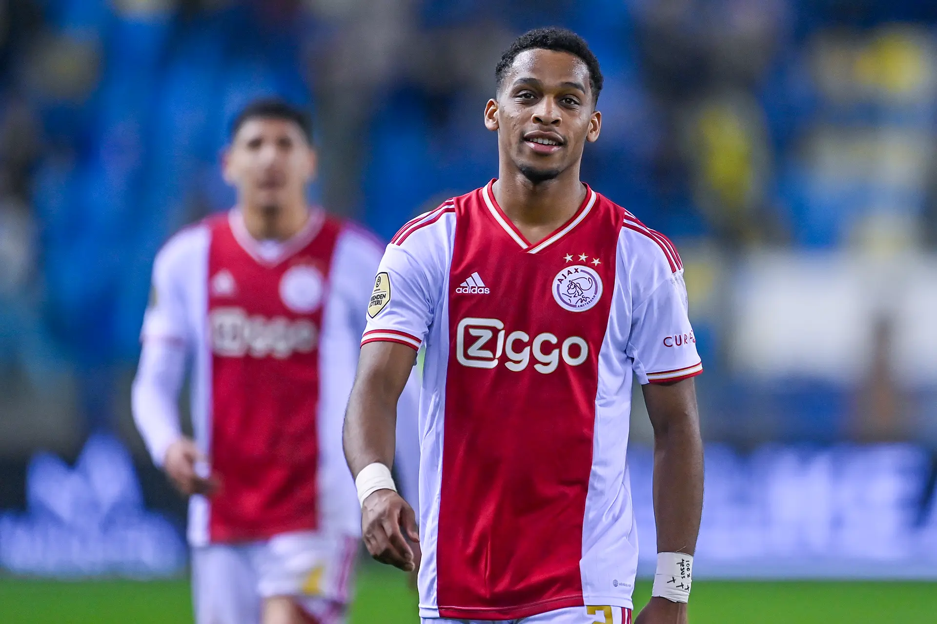 'Timber meldt zich ondanks naderende transfer naar Arsenal bij Ajax'