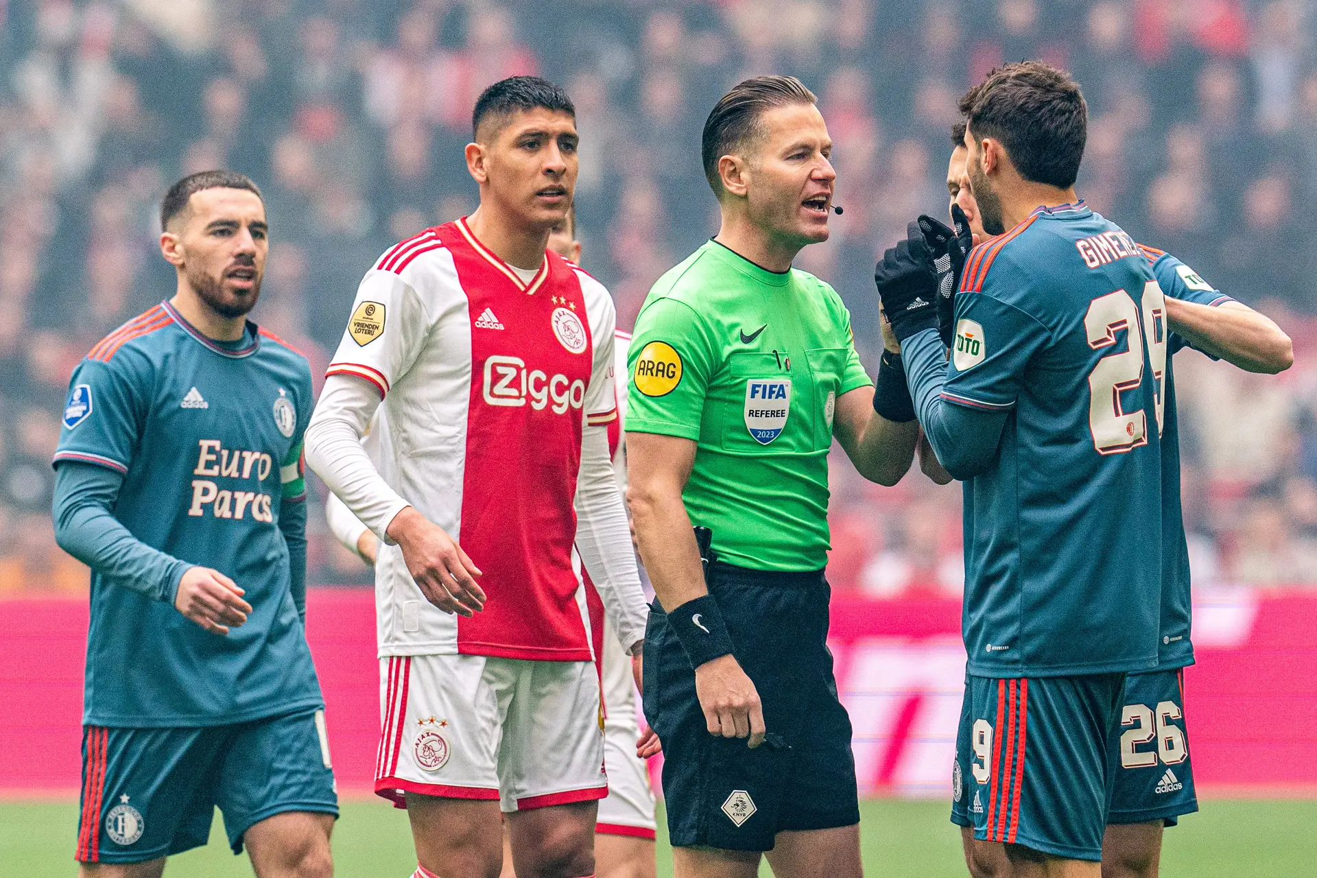 Rondom Ajax: Makkelie aangewezen als scheidsrechter voor de Klassieker