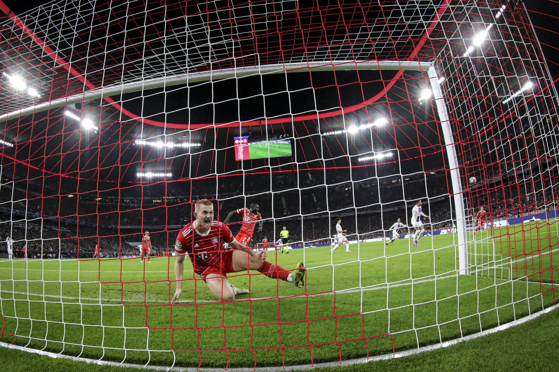 Bayern München en AC Milan plaatsen zich voor kwartfinales Champions League