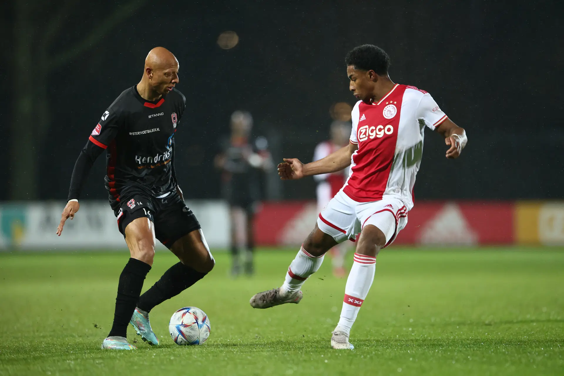 Jong Ajax heeft het vizier niet op scherp en verliest onnodig van TOP Oss