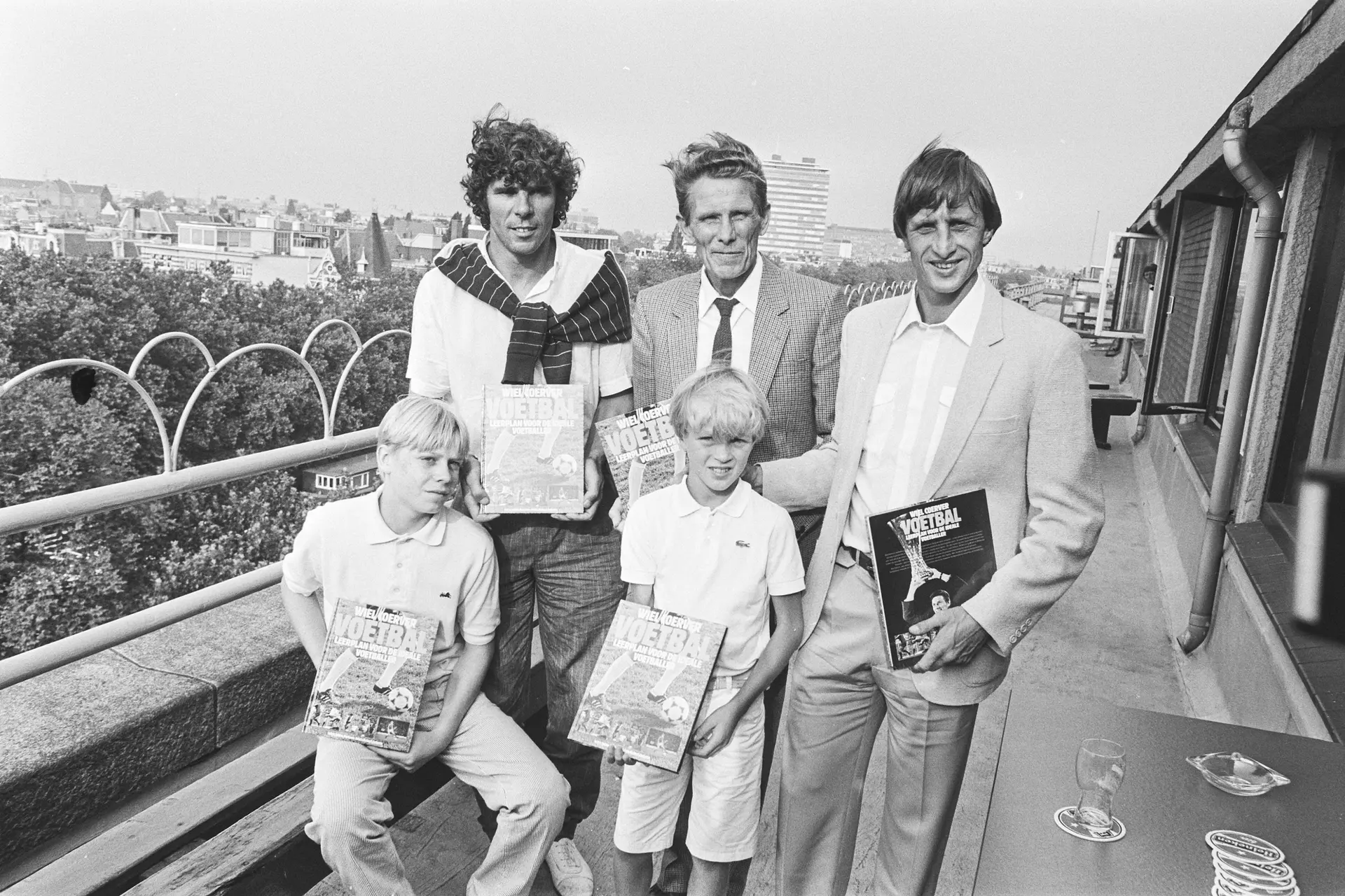 Van Hanegem over samenspelen met Cruijff: 'Makkelijk spelen met hem'