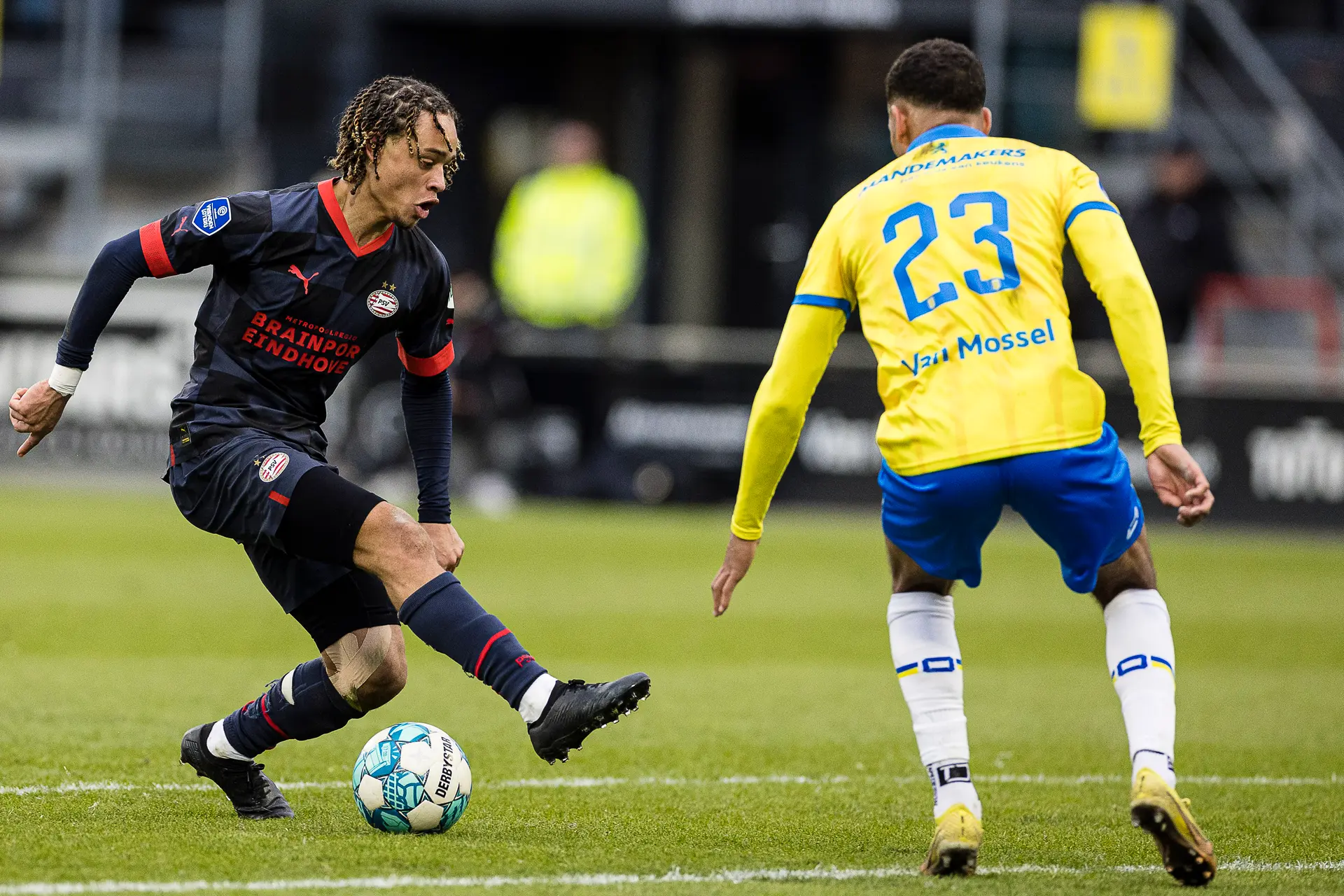 PSV wint nipt van RKC Waalwijk, SC Cambuur toont teken van leven