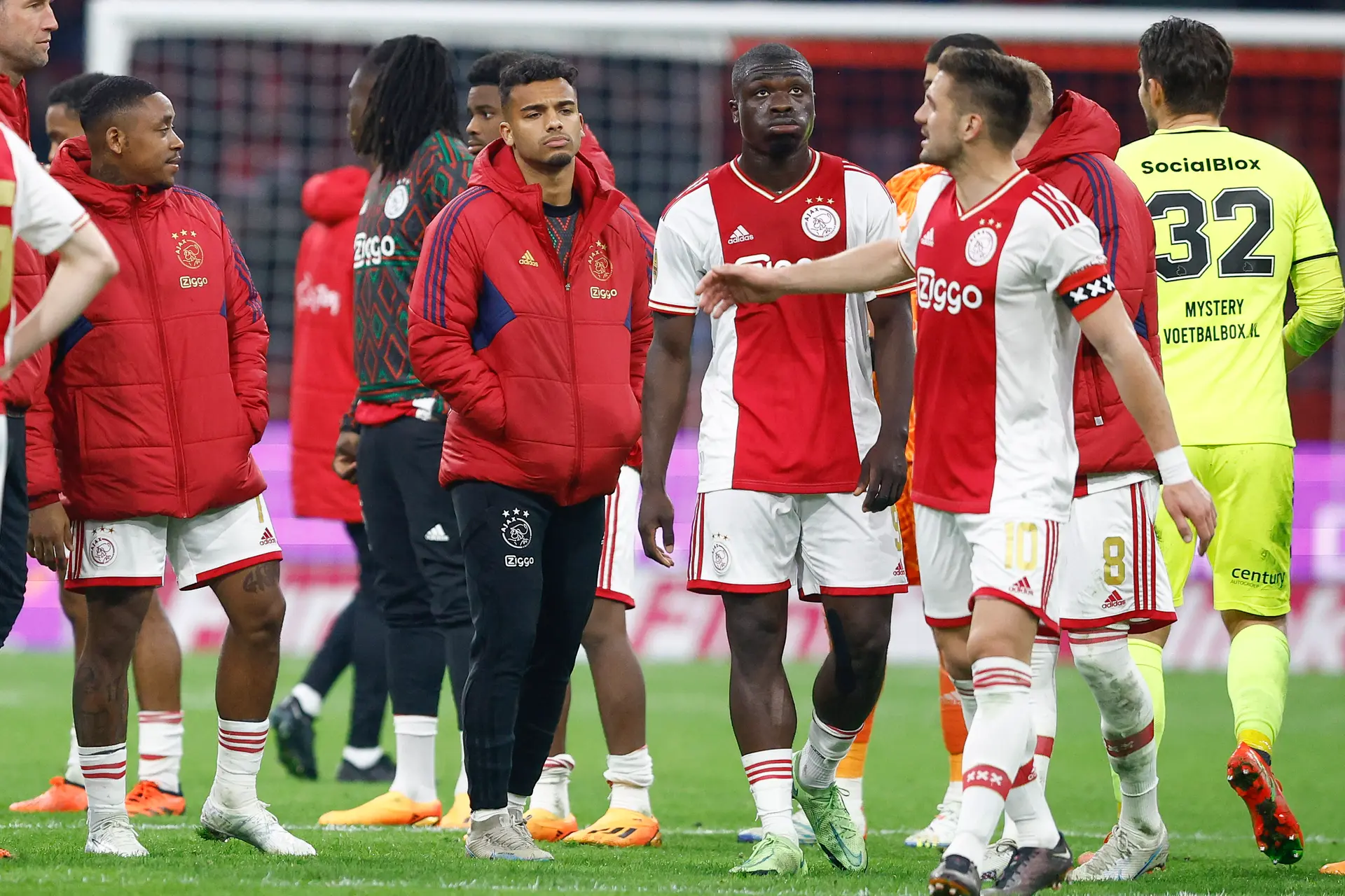 Sintenie: 'Ajax wacht een jaar van try-outs in de kleinere zalen'