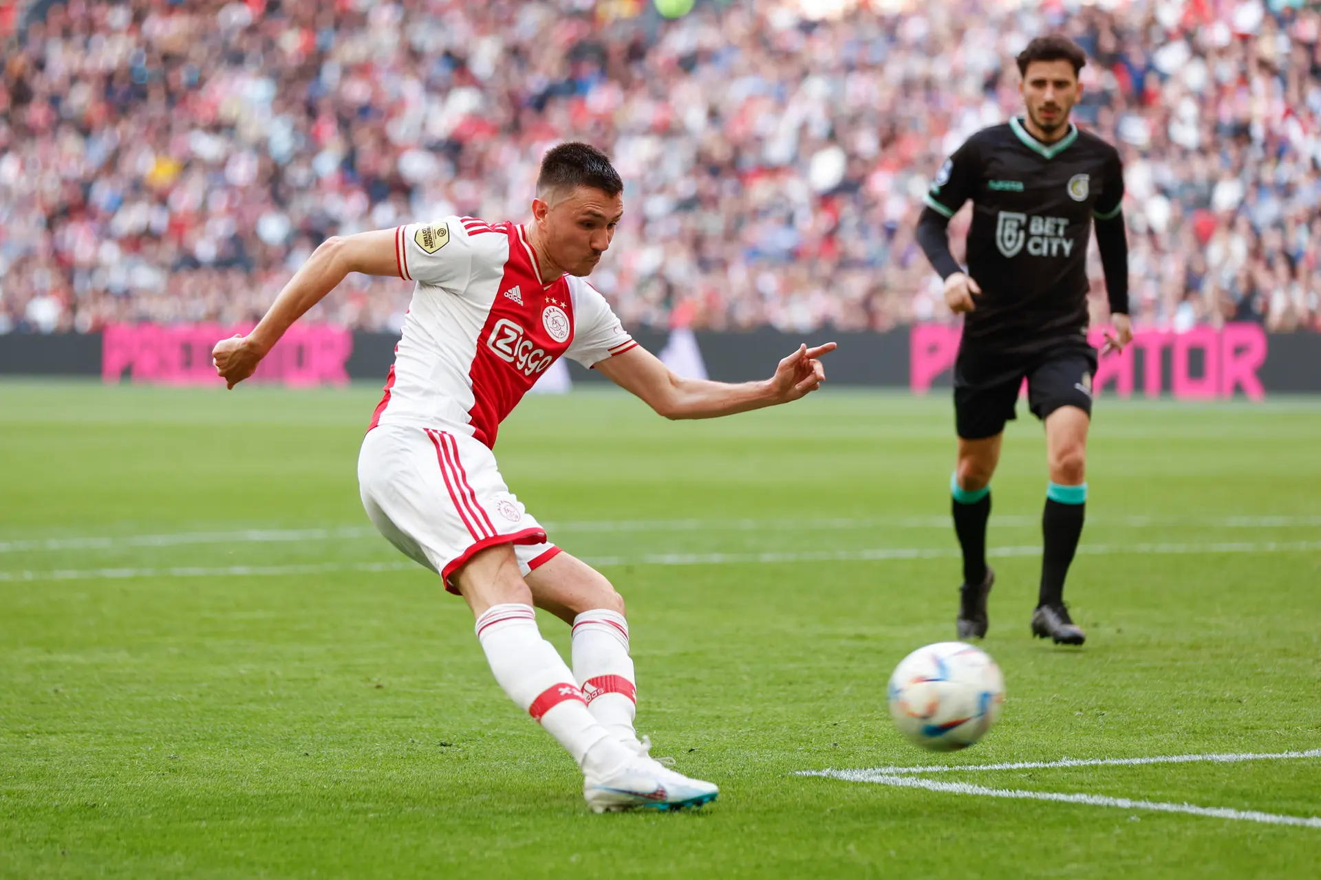 Berghuis brengt Heitinga enthousiasme: 'Een geweldige bijdrage geleverd'