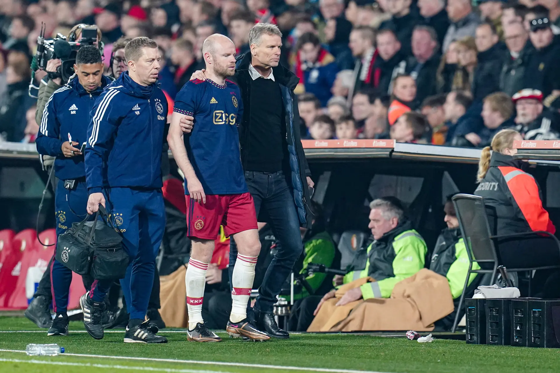 Moeder Klaassen over aanstekerincident: 'Dat je je kind op zo'n moment niet kunt helpen, is echt lastig'