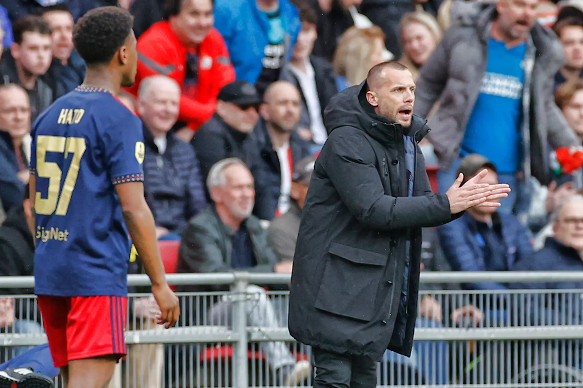 Inan verdedigt Heitinga: 'Hij moet het doen met de spelers die hij tot zijn beschikking heeft'